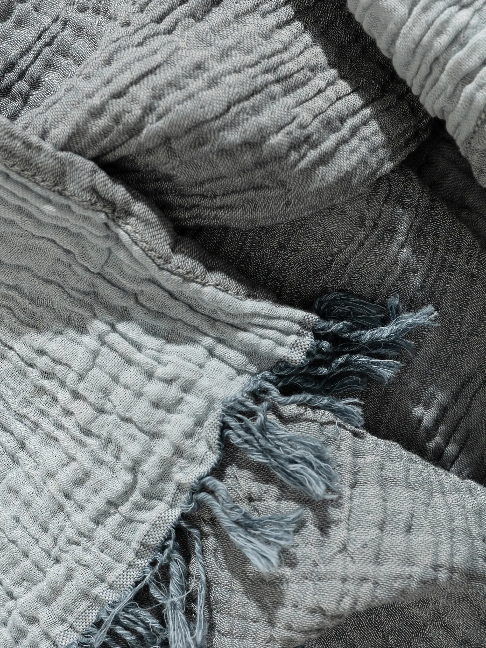 Baumwolldecke Lilo Blau im Design  aus  von Lytte