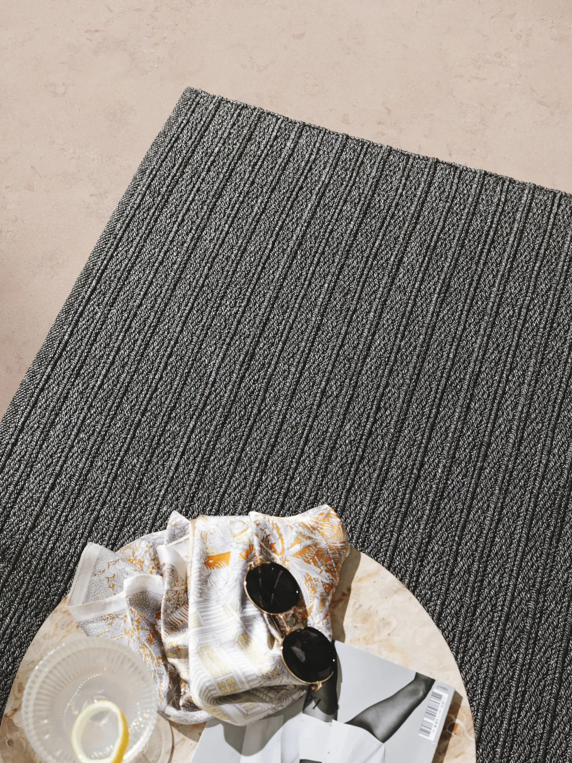 Teppich aus 100% Polypropylen in Grau mit 100% Polypropylen hohem Flor von benuta Finest