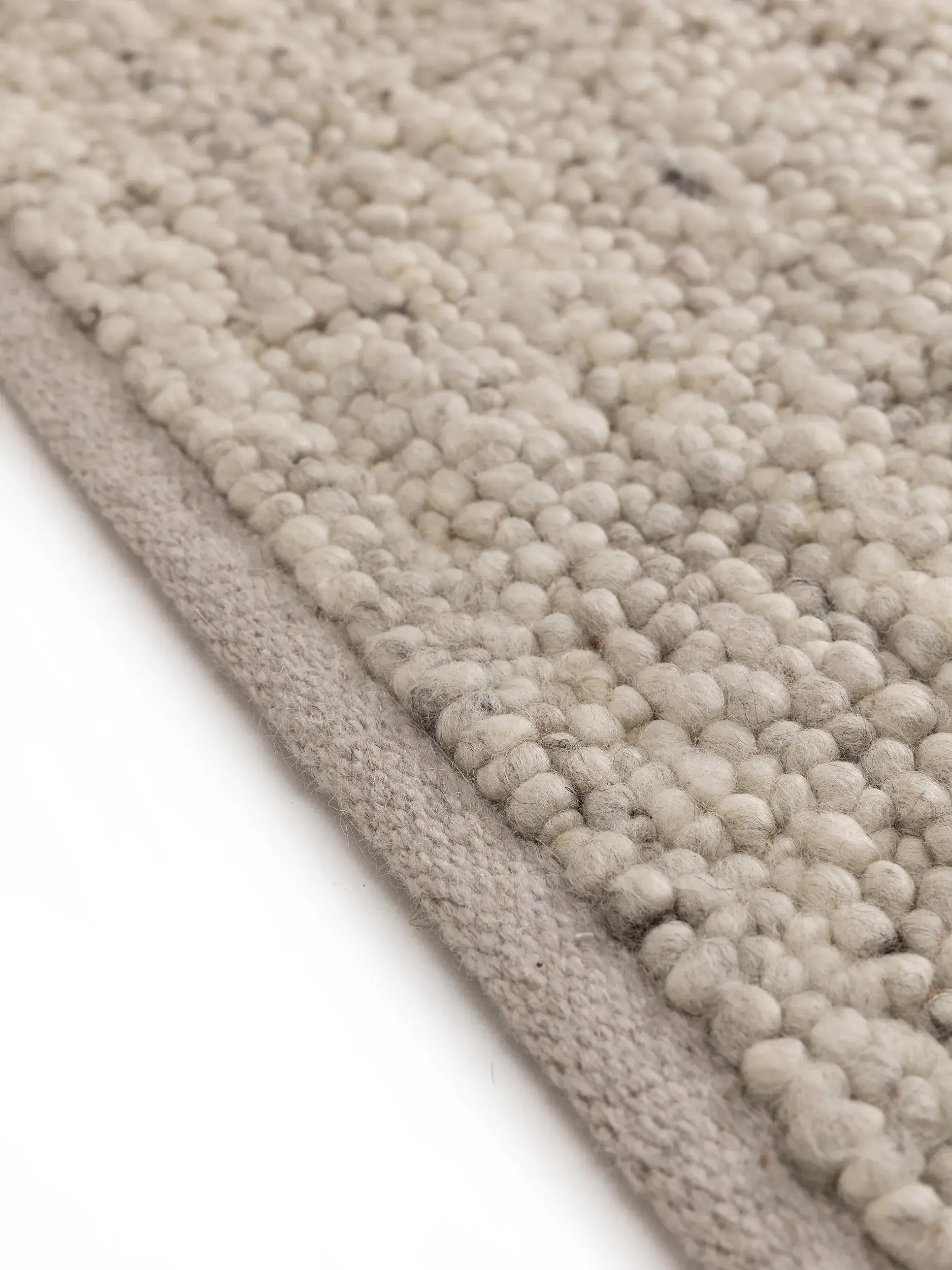 Teppich aus 70% Wolle, 30% Jute in Grau mit 70% Wolle, 30% Jute hohem Flor von benuta Pure