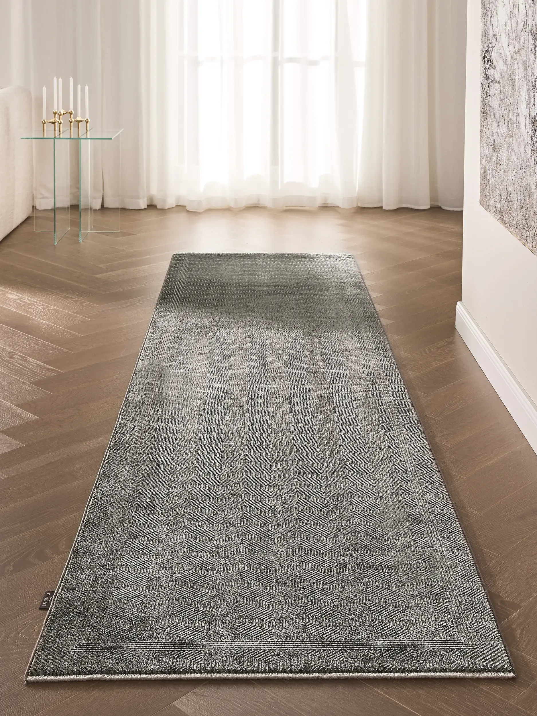Teppich aus 60% Viskose, 40% Polyacryl (Chenille) in Grau mit 60% Viskose, 40% Polyacryl (Chenille) hohem Flor von benuta Finest