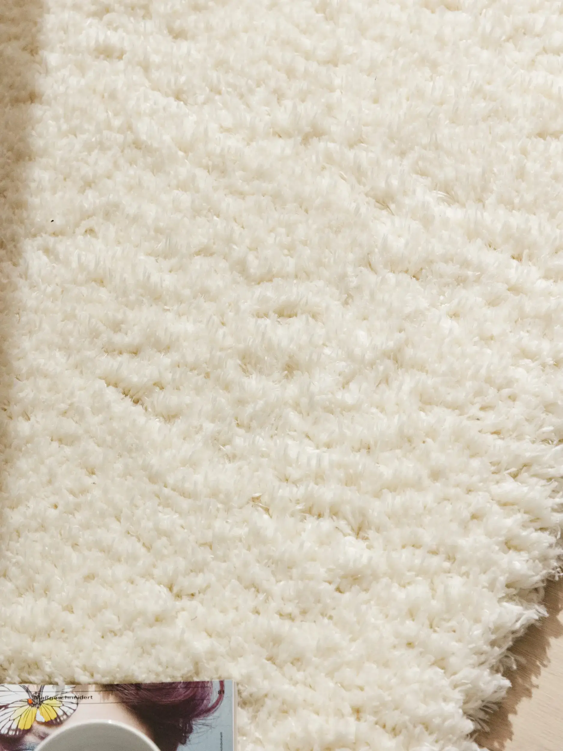 Rug made of 100% Polyester in White with a 100% Polyester high pile by benuta Pop