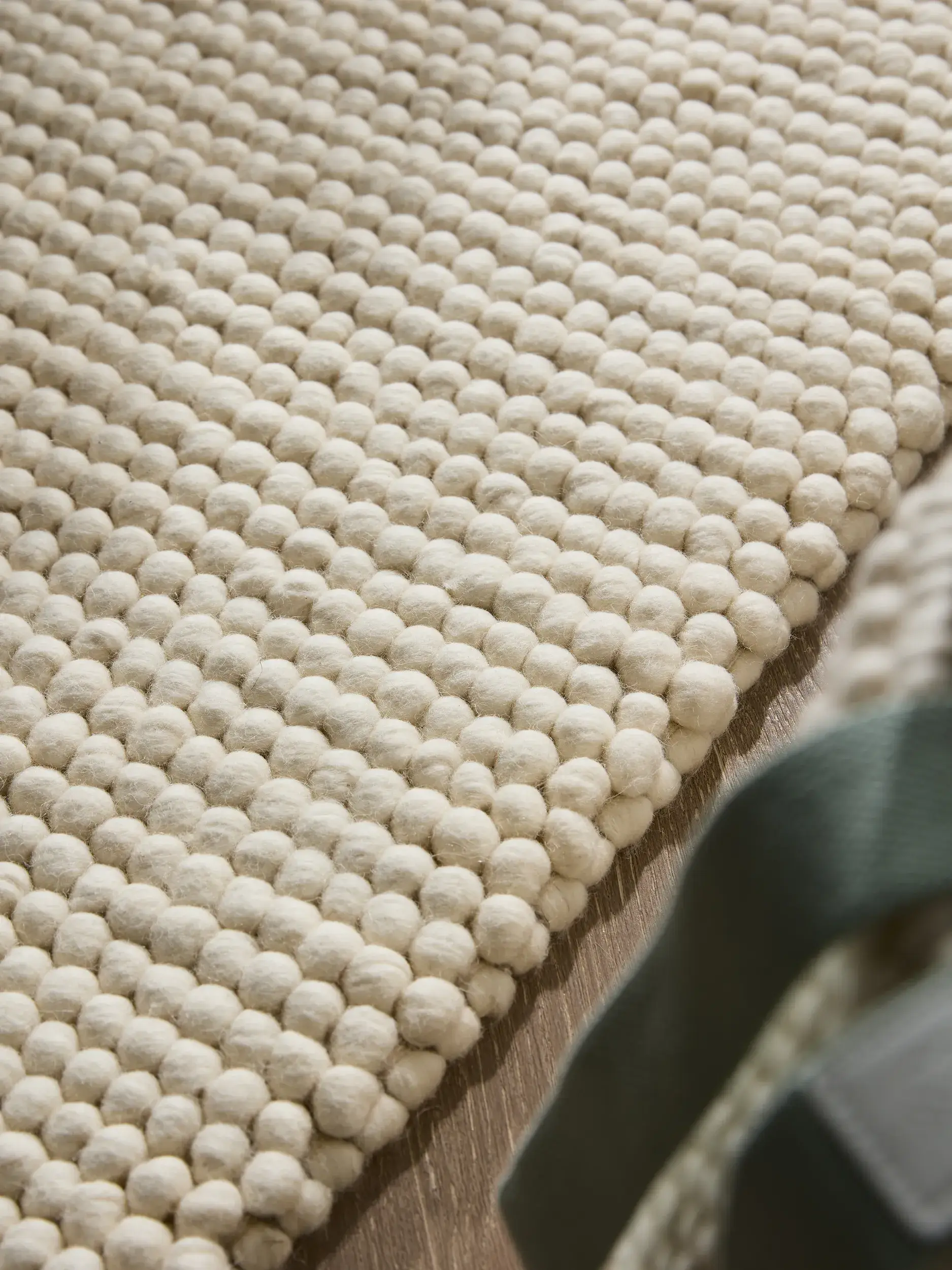 Teppich aus 70% Wolle, 30% Polyester in Beige mit 70% Wolle, 30% Polyester hohem Flor von benuta Pure