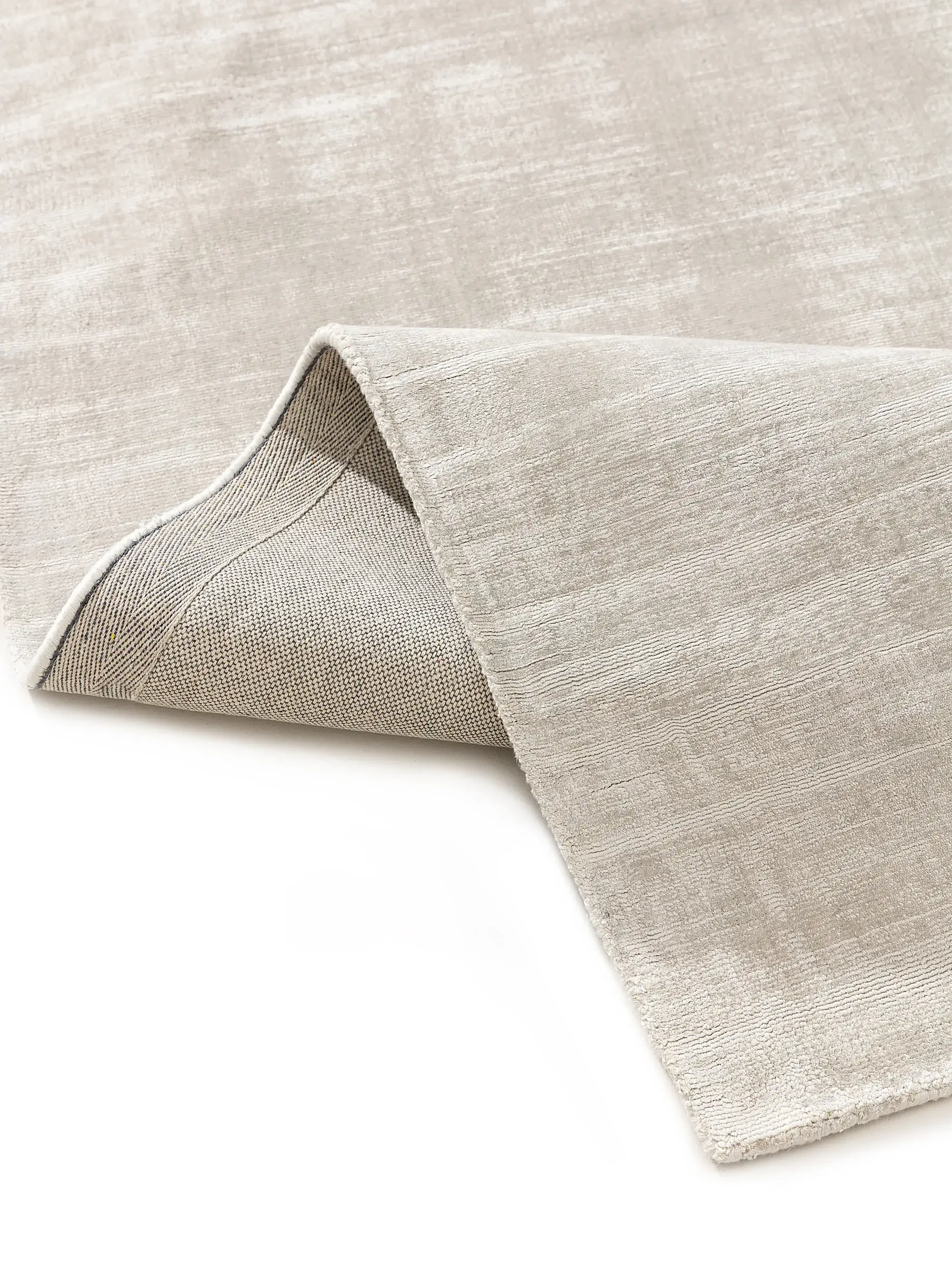 Tappeto di 100% Viscosa in Grigio con pelo alto 100% Viscosa da benuta pure