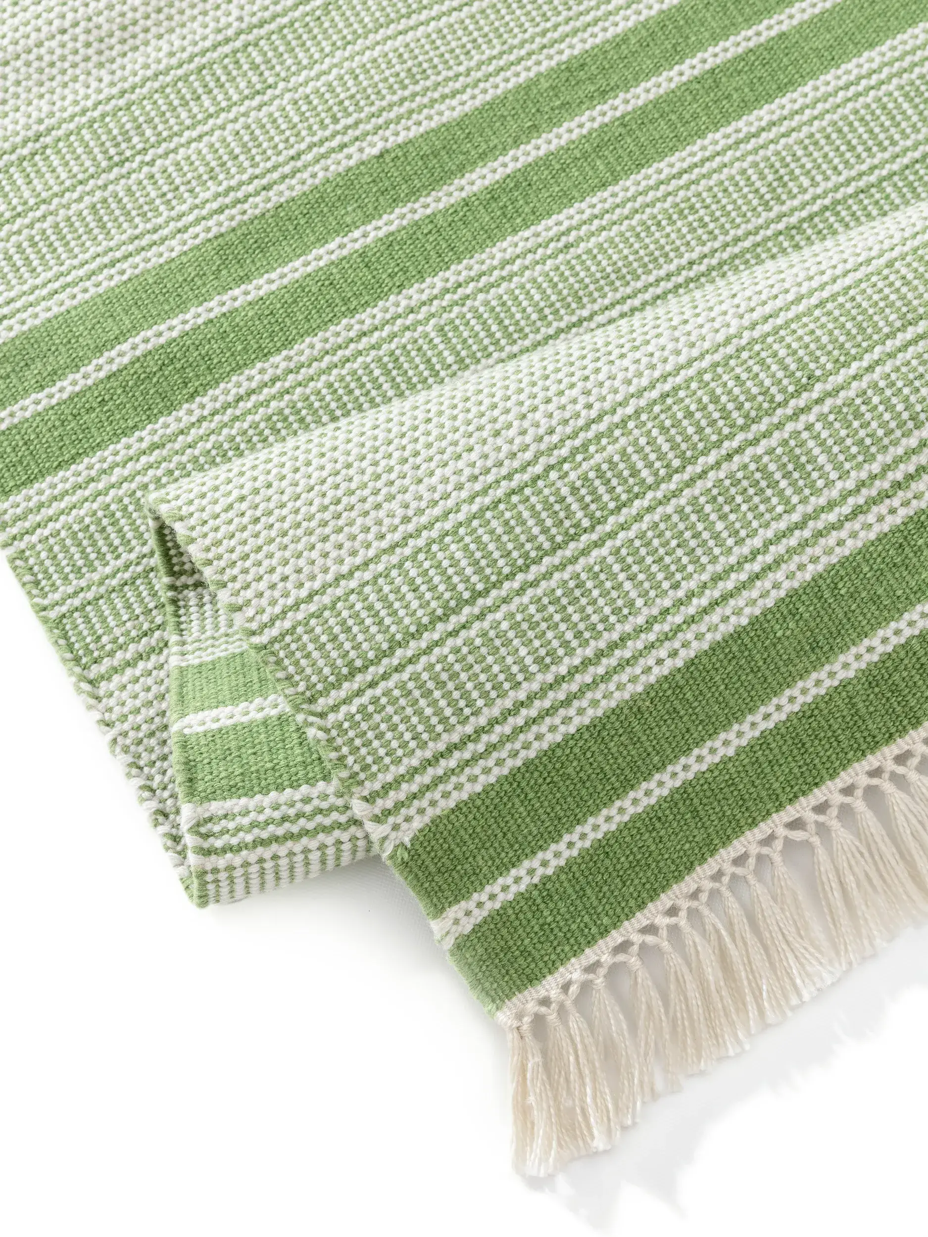 Tæppe af 100% Polyester (genanvendt PET) i Grøn med 100% Polyester (genanvendt PET) høj luv fra benuta nest