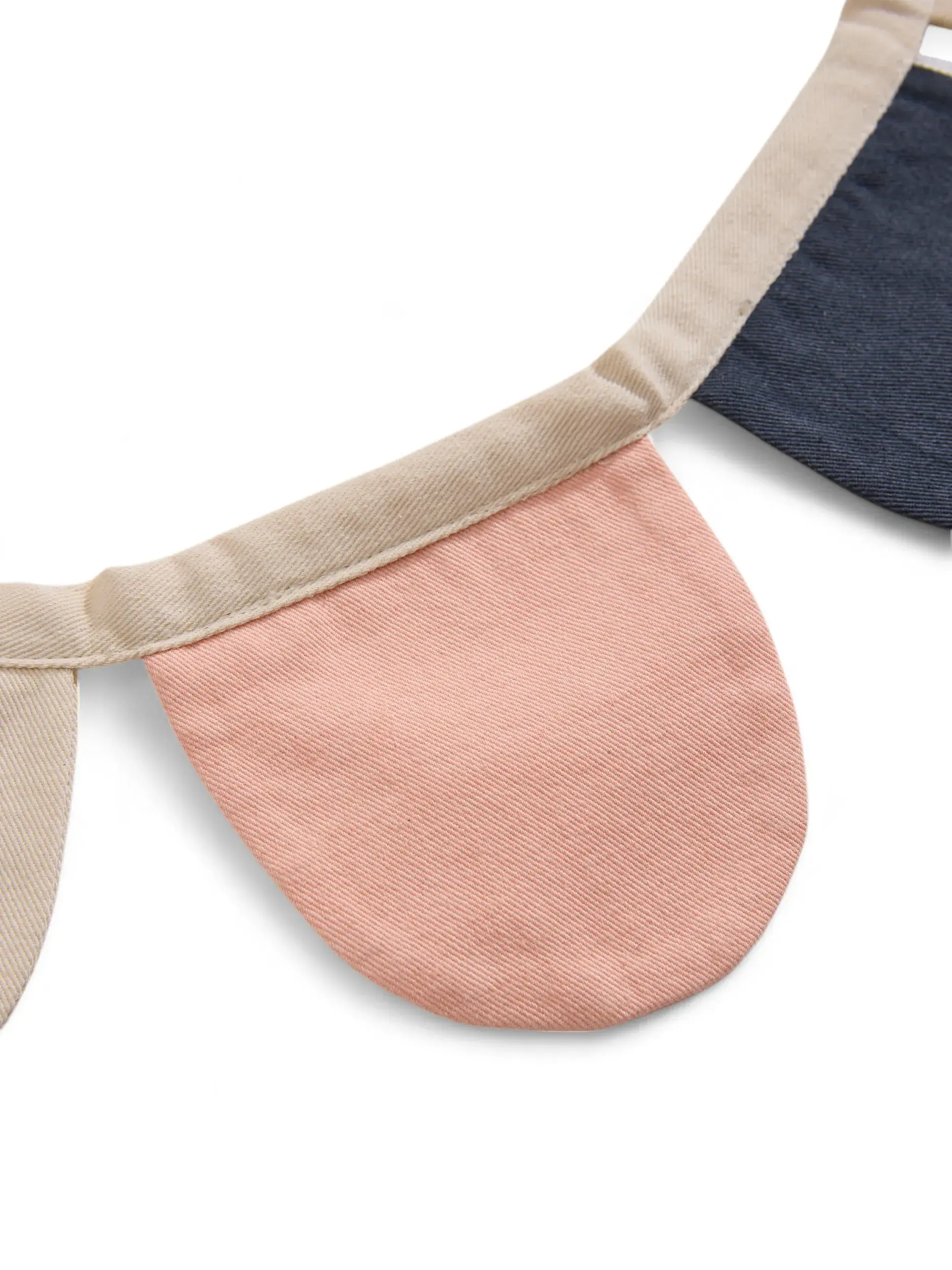 Wanddeko Hana Pink/Schwarz Floral-suunnittelussa, valmistettu 100% puuvillaaista, Lyttein toimesta