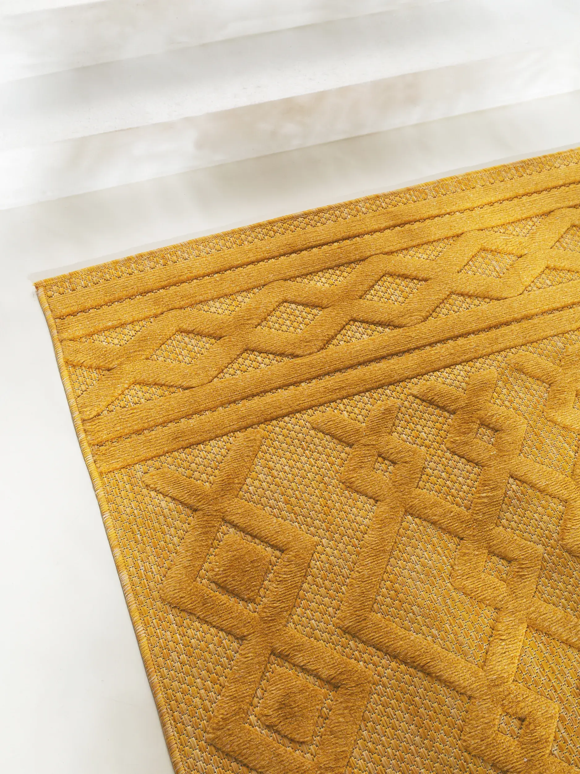 Tapis en 100% Polypropylène en Jaune avec une pile de 100% Polypropylène de hauteur de benuta nest