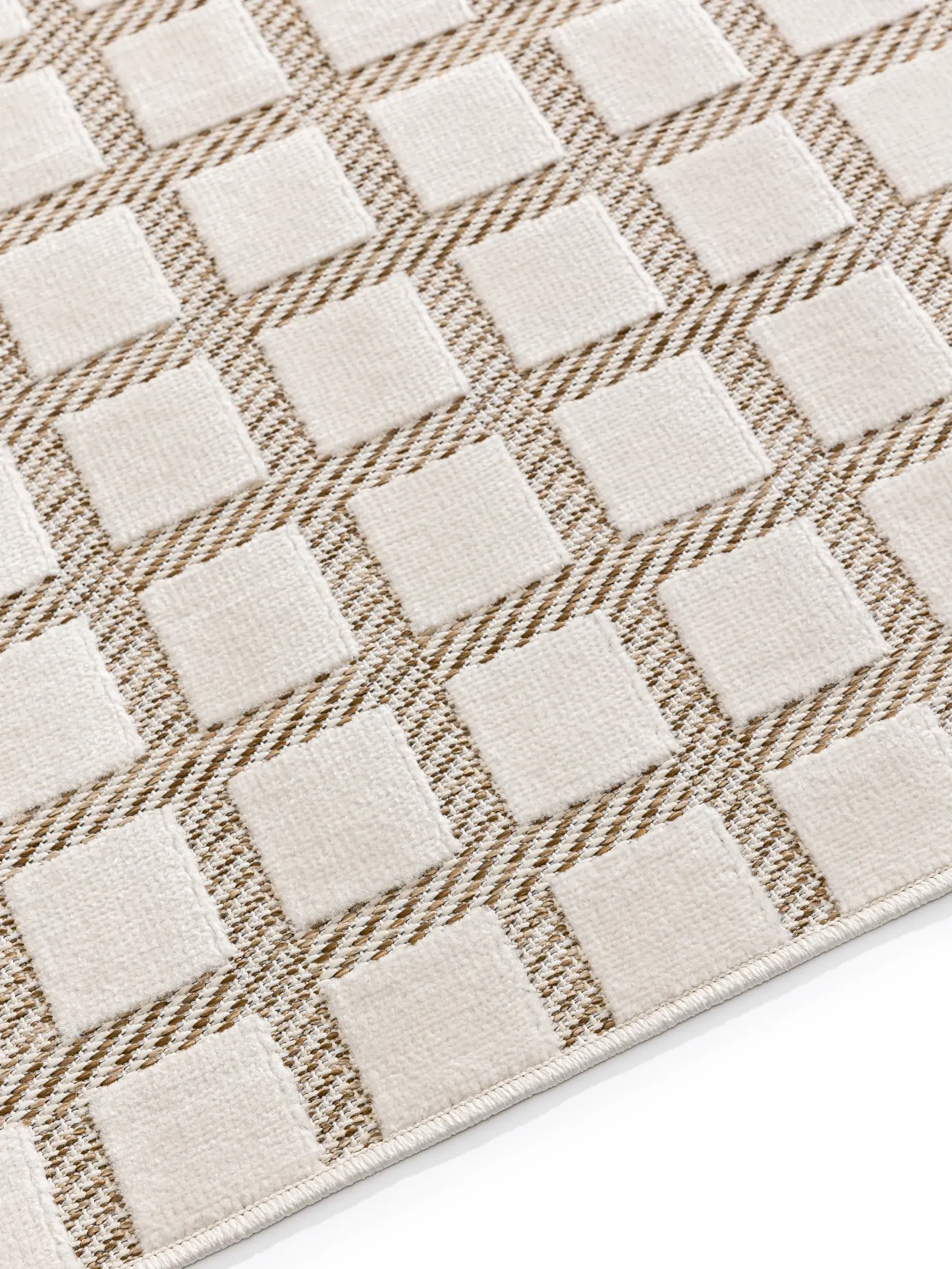 Rug made of 100% Polypropylen in White with a 100% Polypropylen high pile by benuta Basic