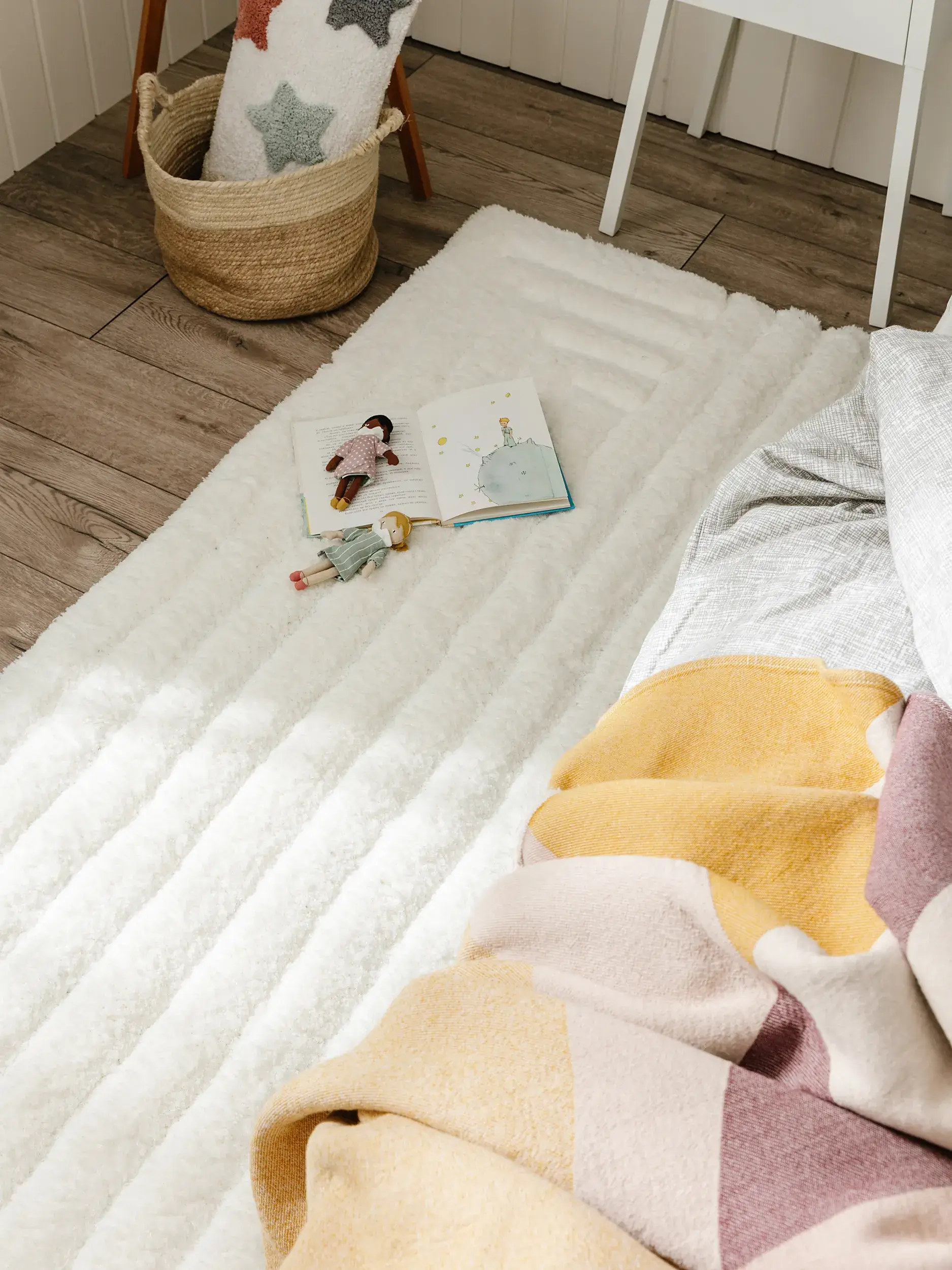 Rug made of 100% Polyester in Beige with a 100% Polyester high pile by benuta Nest