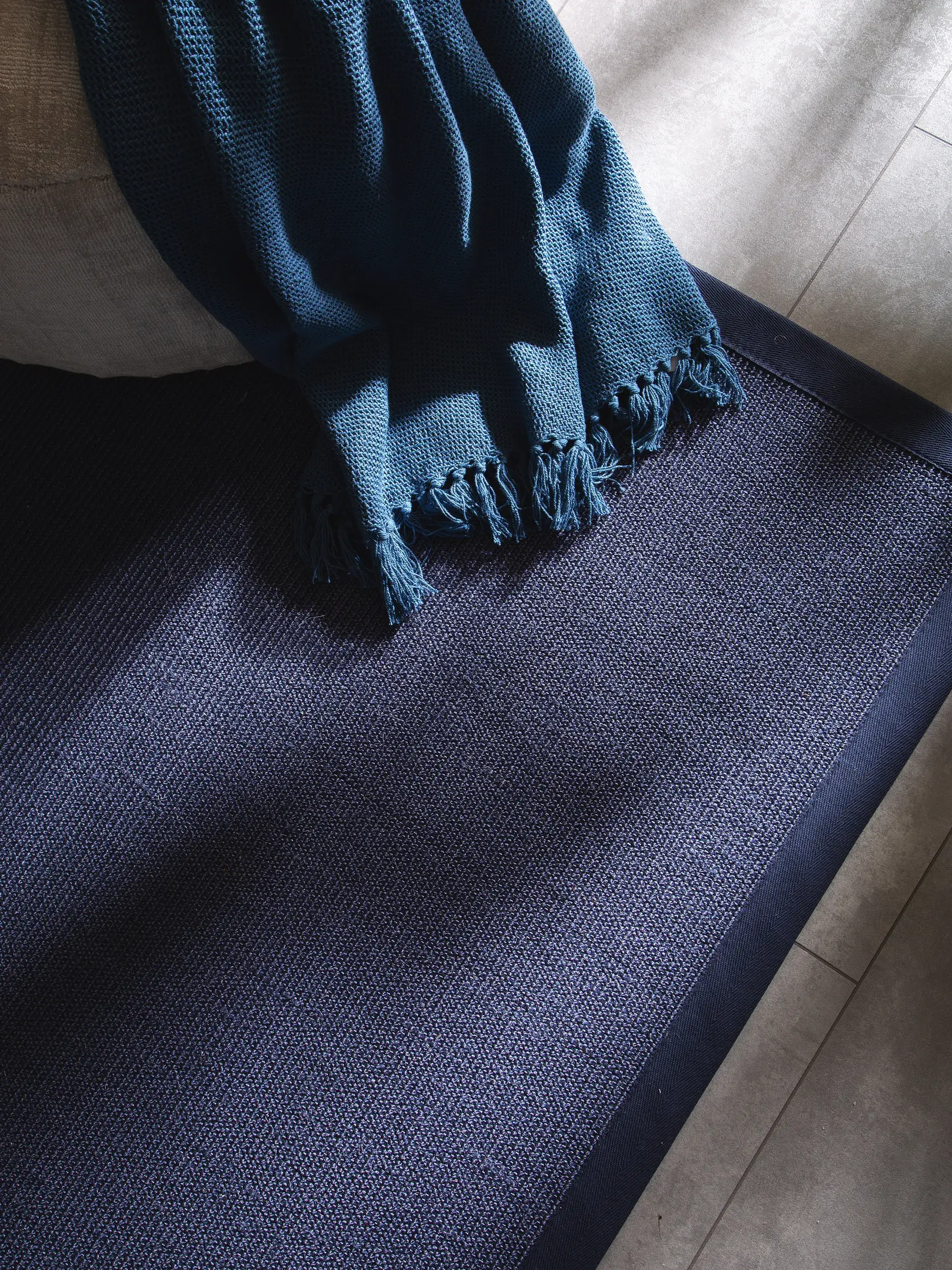 Matto 100% Sisala värissä Blau 100% Sisal korkealla nukalla merkiltä benuta Nest