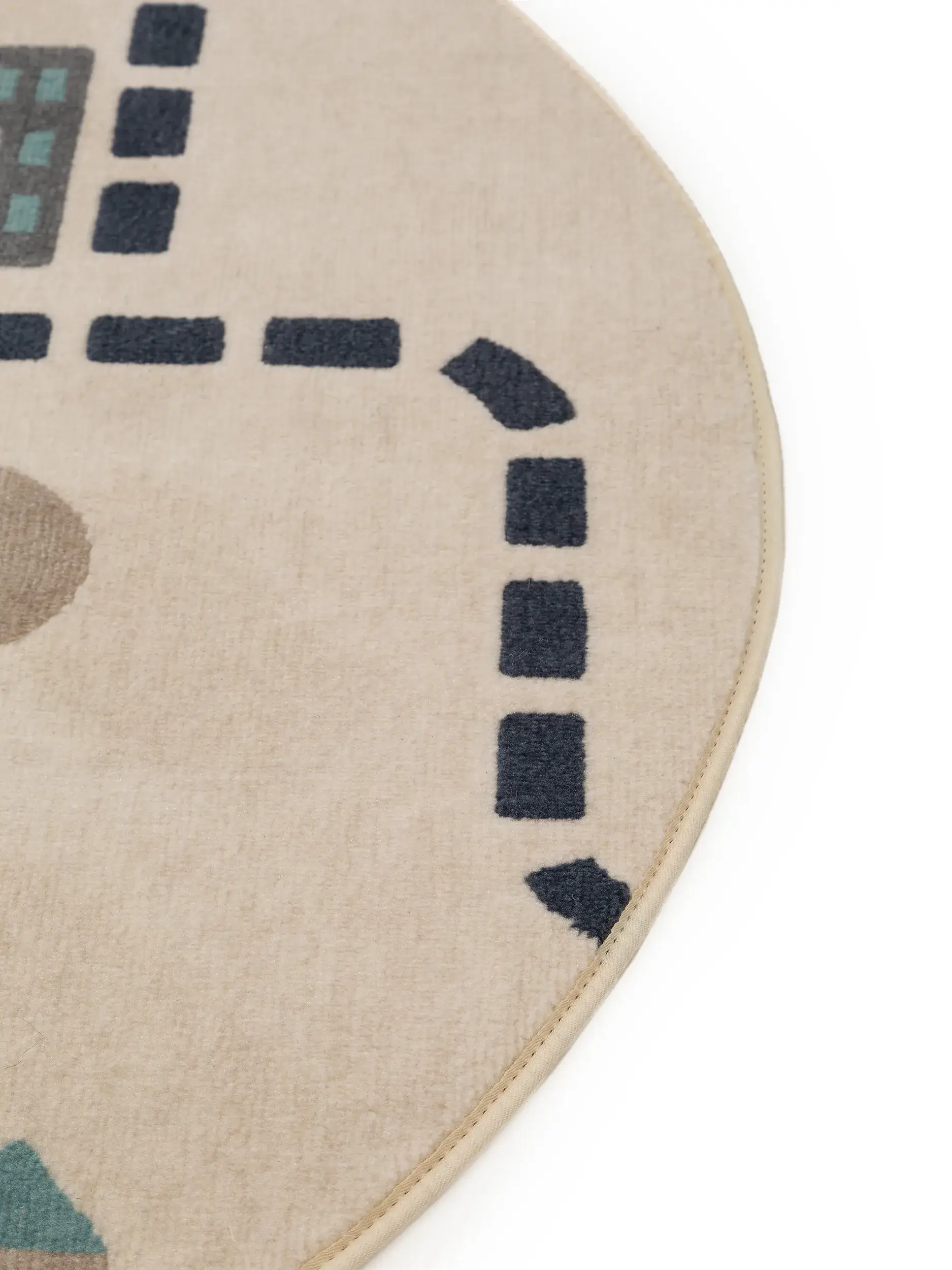 Rug made of 100% Polypropylen in Beige with a 100% Polypropylen high pile by Lytte