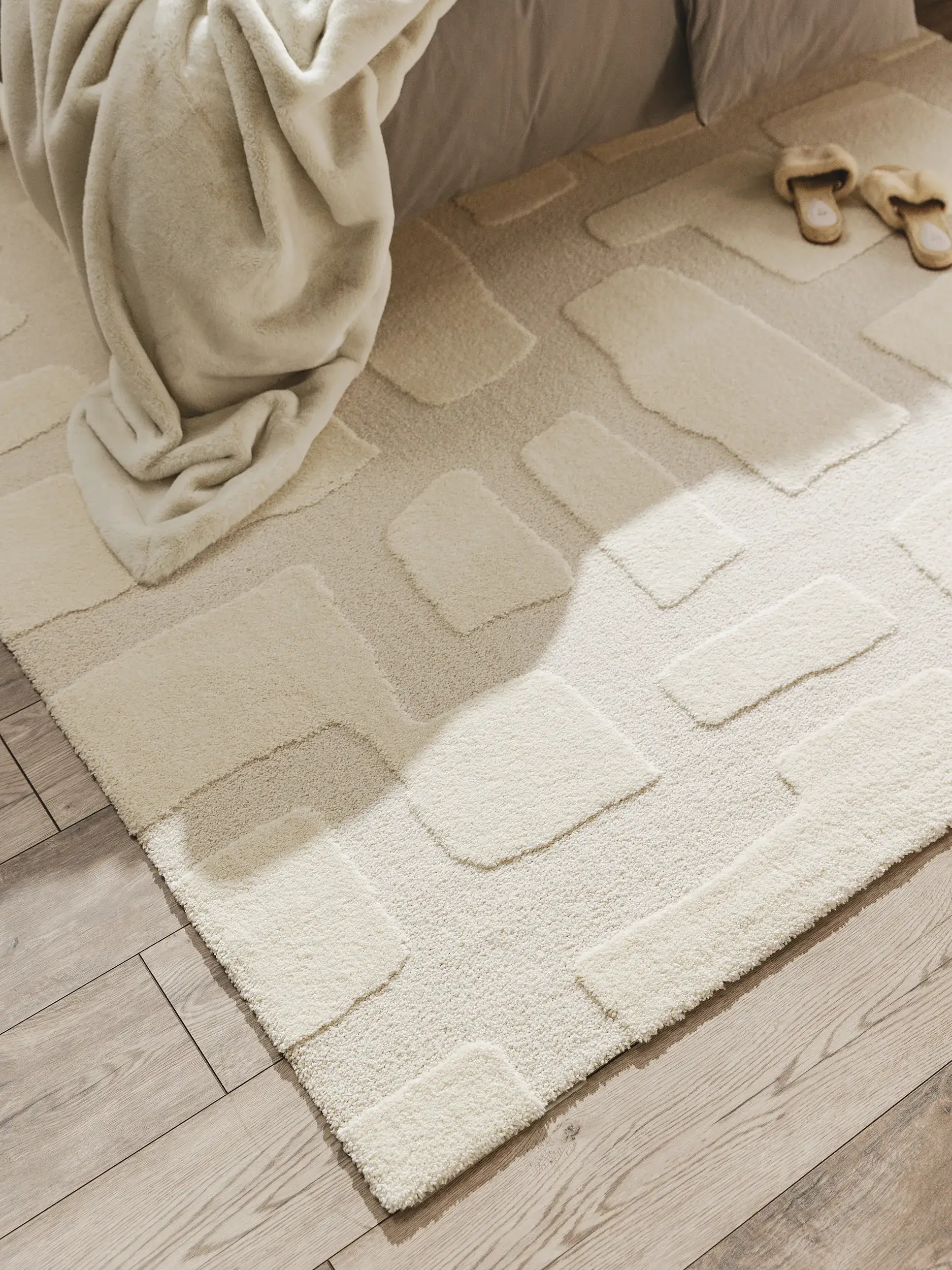 Teppich aus 60% Polypropylen, 40% Polyester in Beige mit 60% Polypropylen, 40% Polyester hohem Flor von benuta Nest