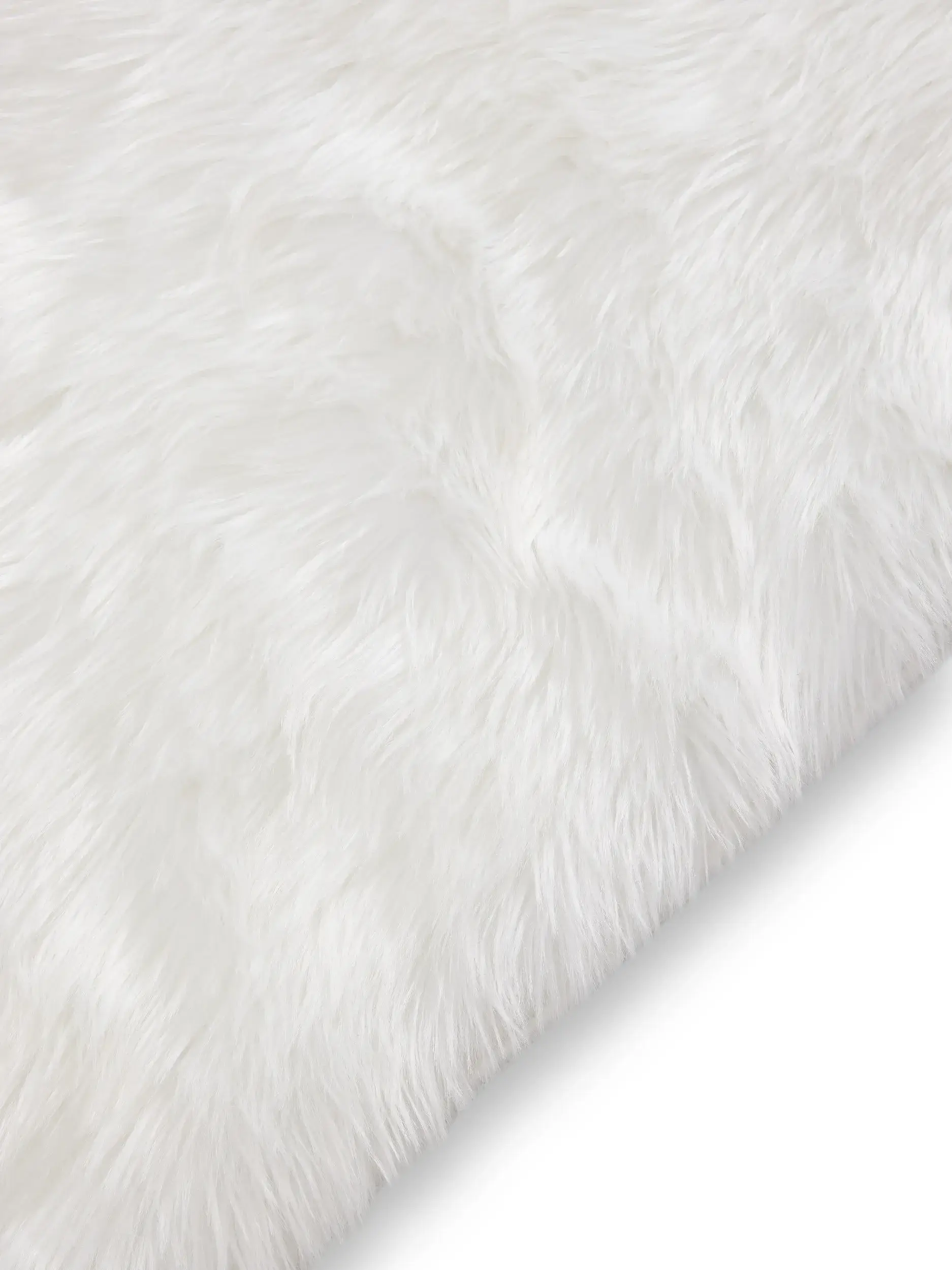 Matto 70% Polyacryl, 30% Polyestera värissä Weiß 70% Polyacryl, 30% Polyester korkealla nukalla merkiltä benuta Pop