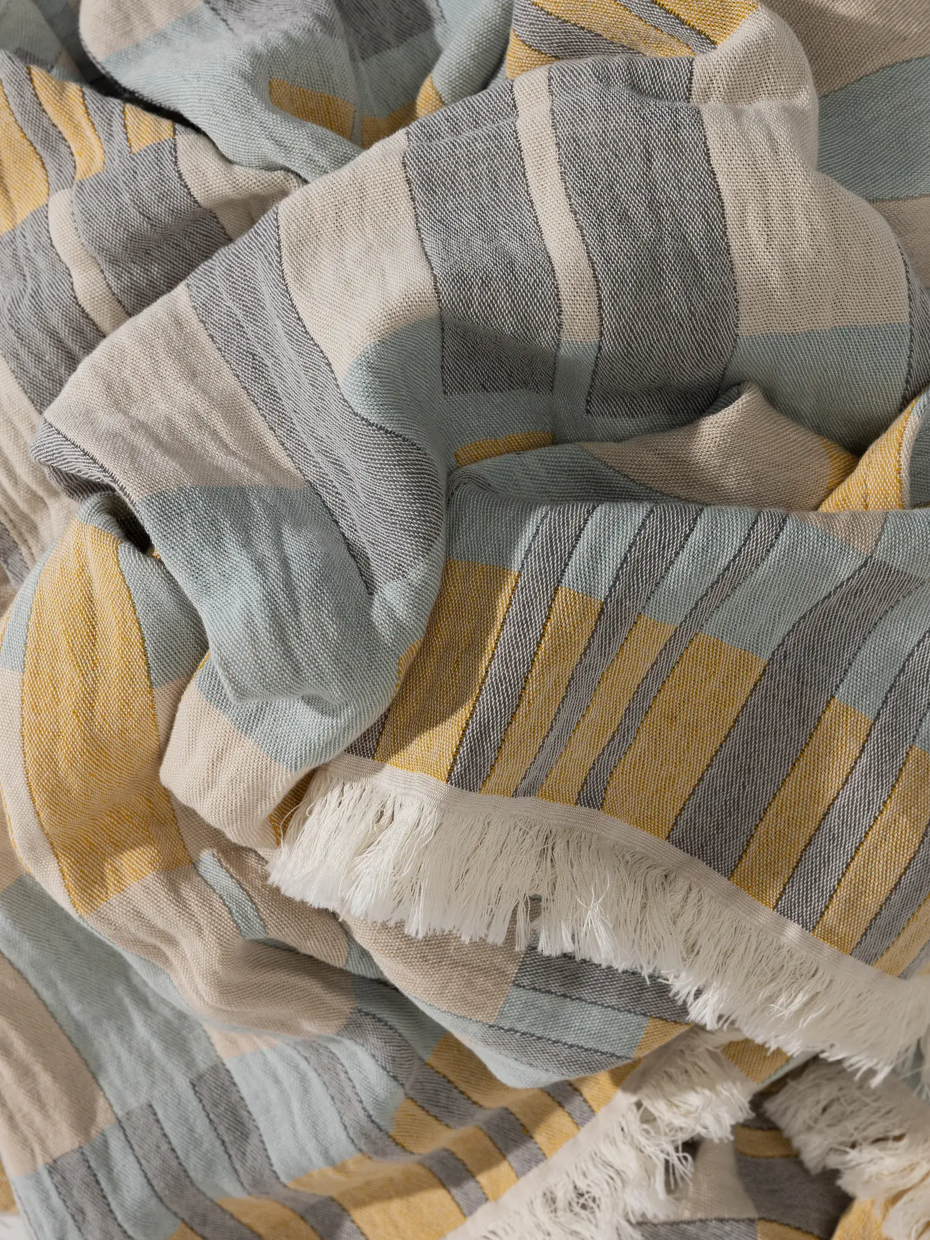 Baumwolldecke Nico Multicolor/Gelb im Design  aus  von benuta Pop