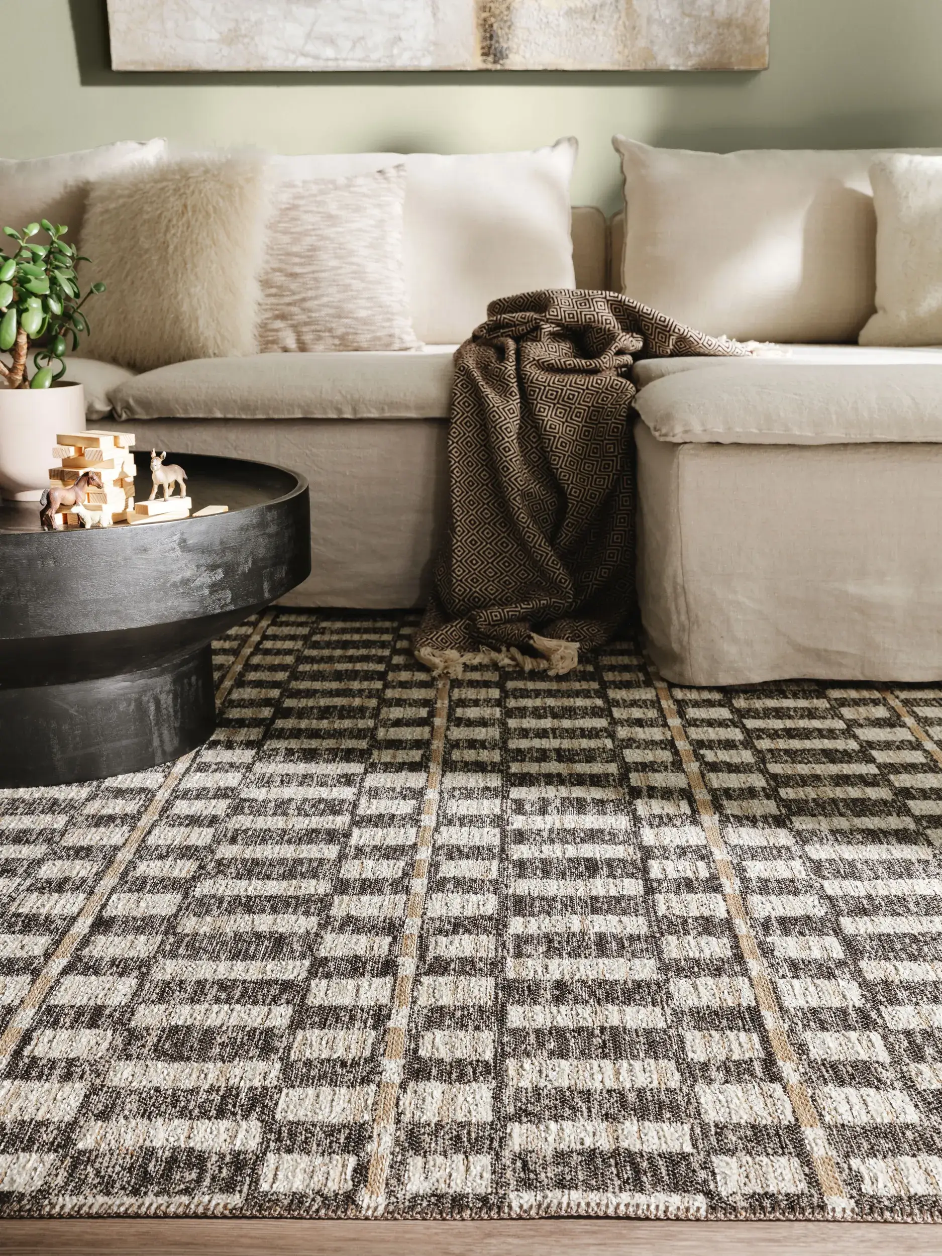 Teppich aus 65% Polyester (recycled PET), 35% Jute in Beige mit 65% Polyester (recycled PET), 35% Jute hohem Flor von benuta Nest