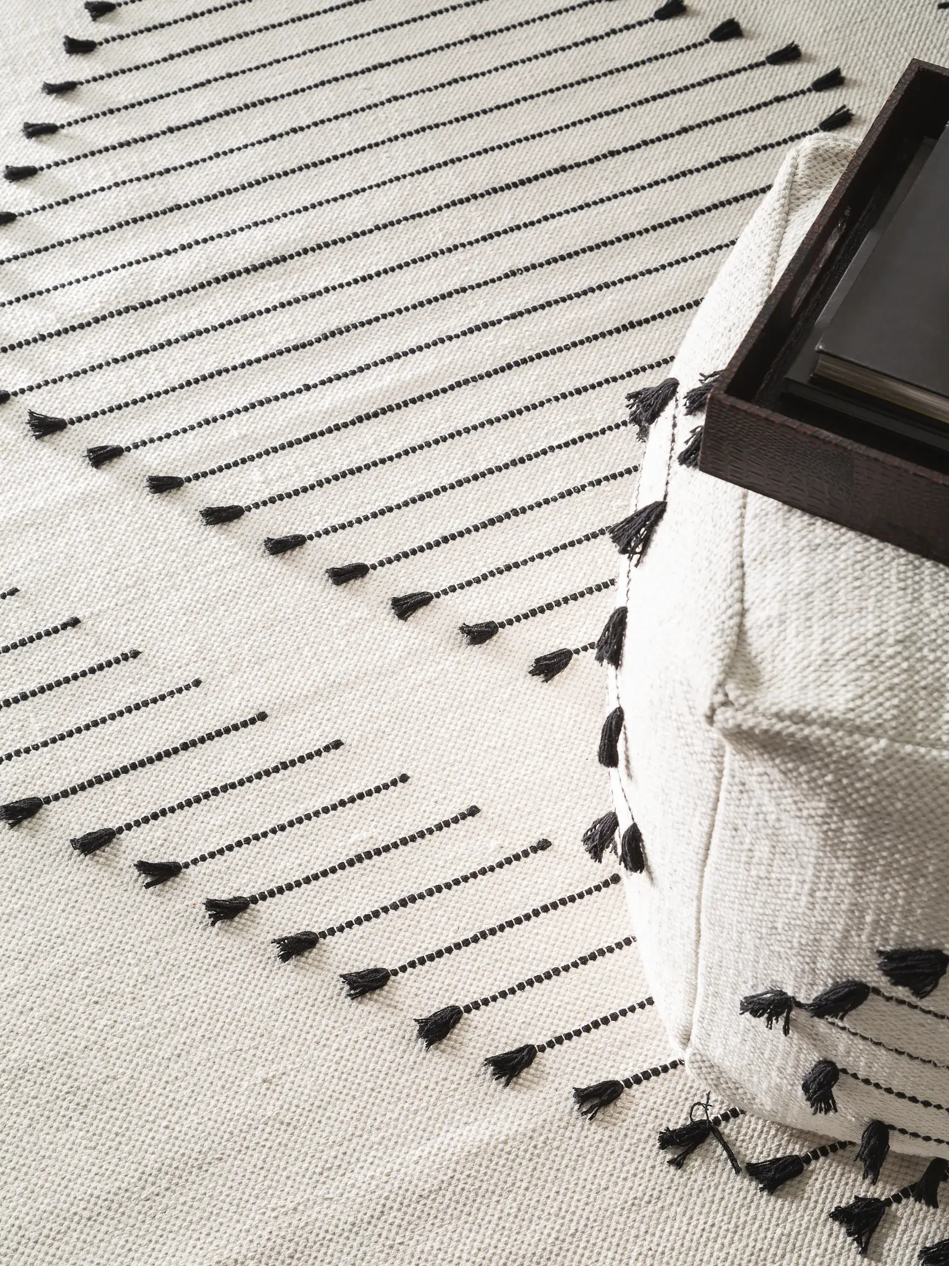 Rug made of 100% Baumwolle in Weiß with a 100% Baumwolle high pile by benuta Pop