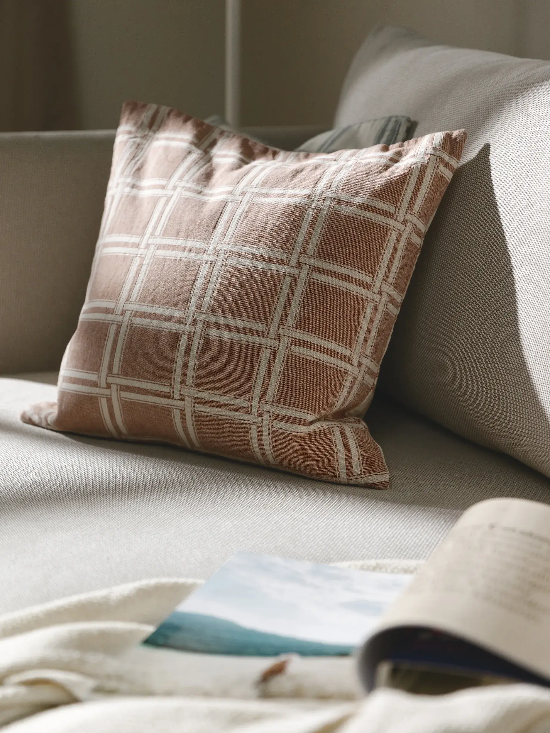 Cushion Cover Dario Cream in Geometric design made of 100% Cotton by benuta Nest
