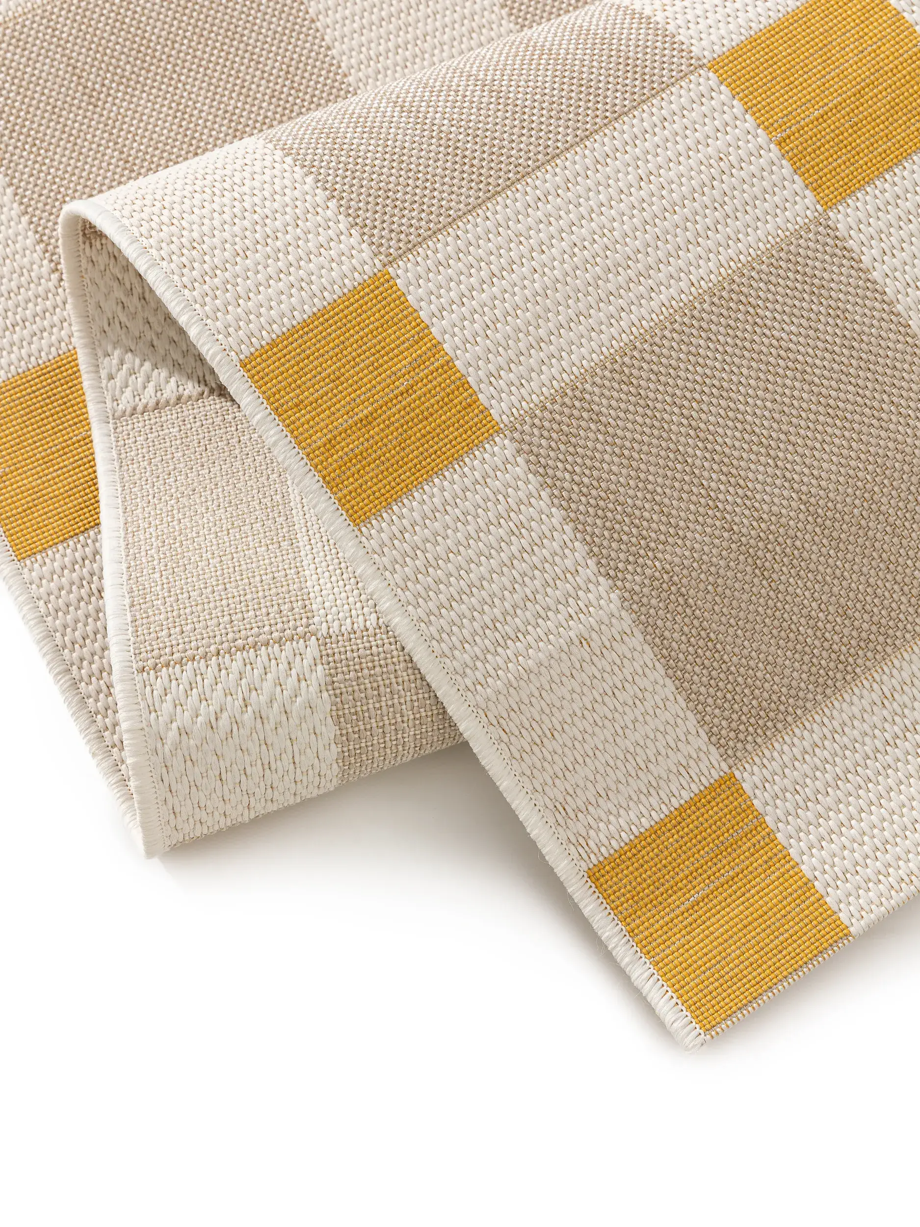 Matta av 100% Polyester (återvunnen PET) i Beige med 100% Polyester (återvunnen PET) hög lugg från benuta nest