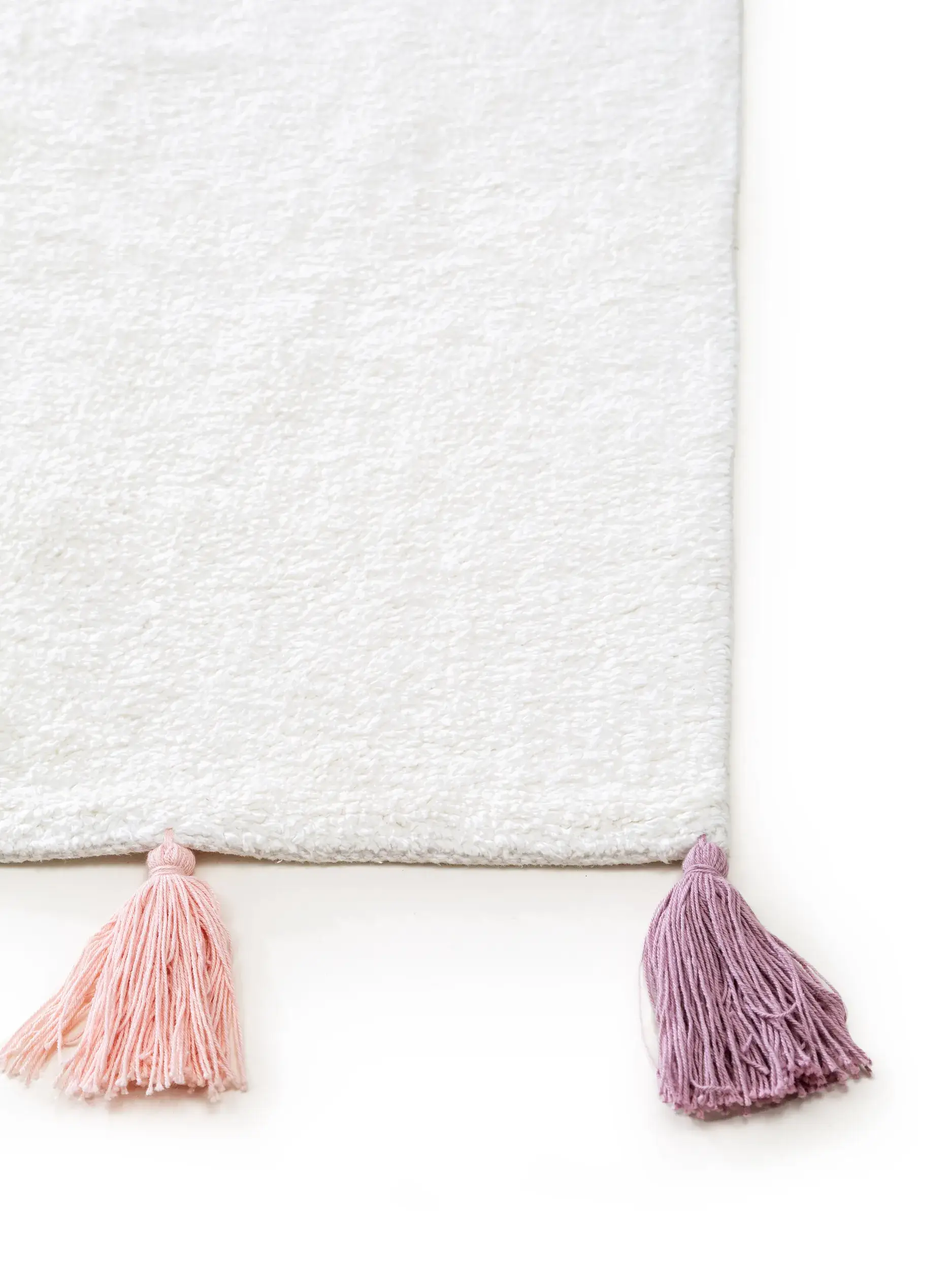 Rug made of 100% Baumwolle in Weiß with a 100% Baumwolle high pile by Lytte