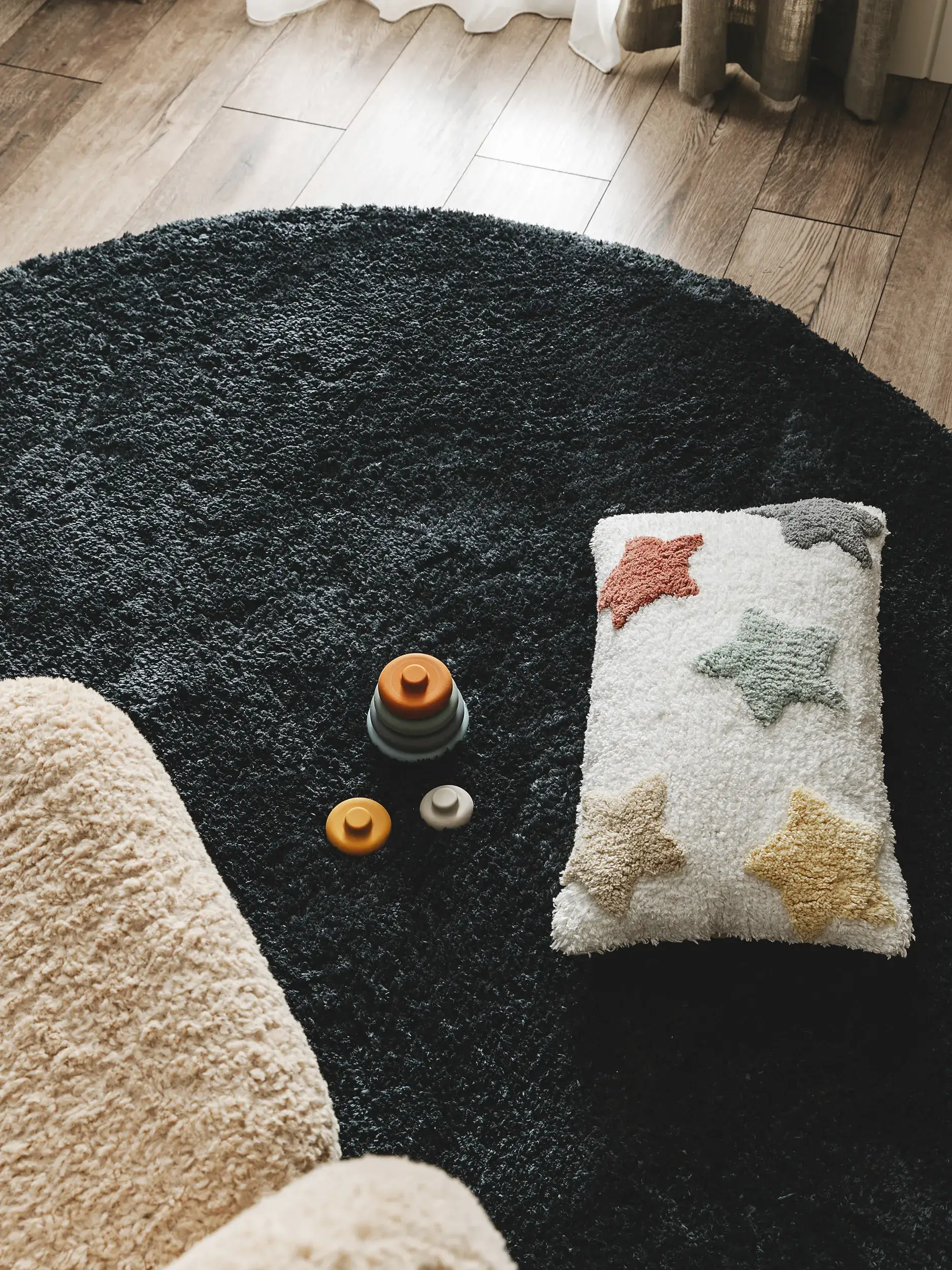 Teppich aus 100% Polyester in Grau mit 100% Polyester hohem Flor von benuta Nest