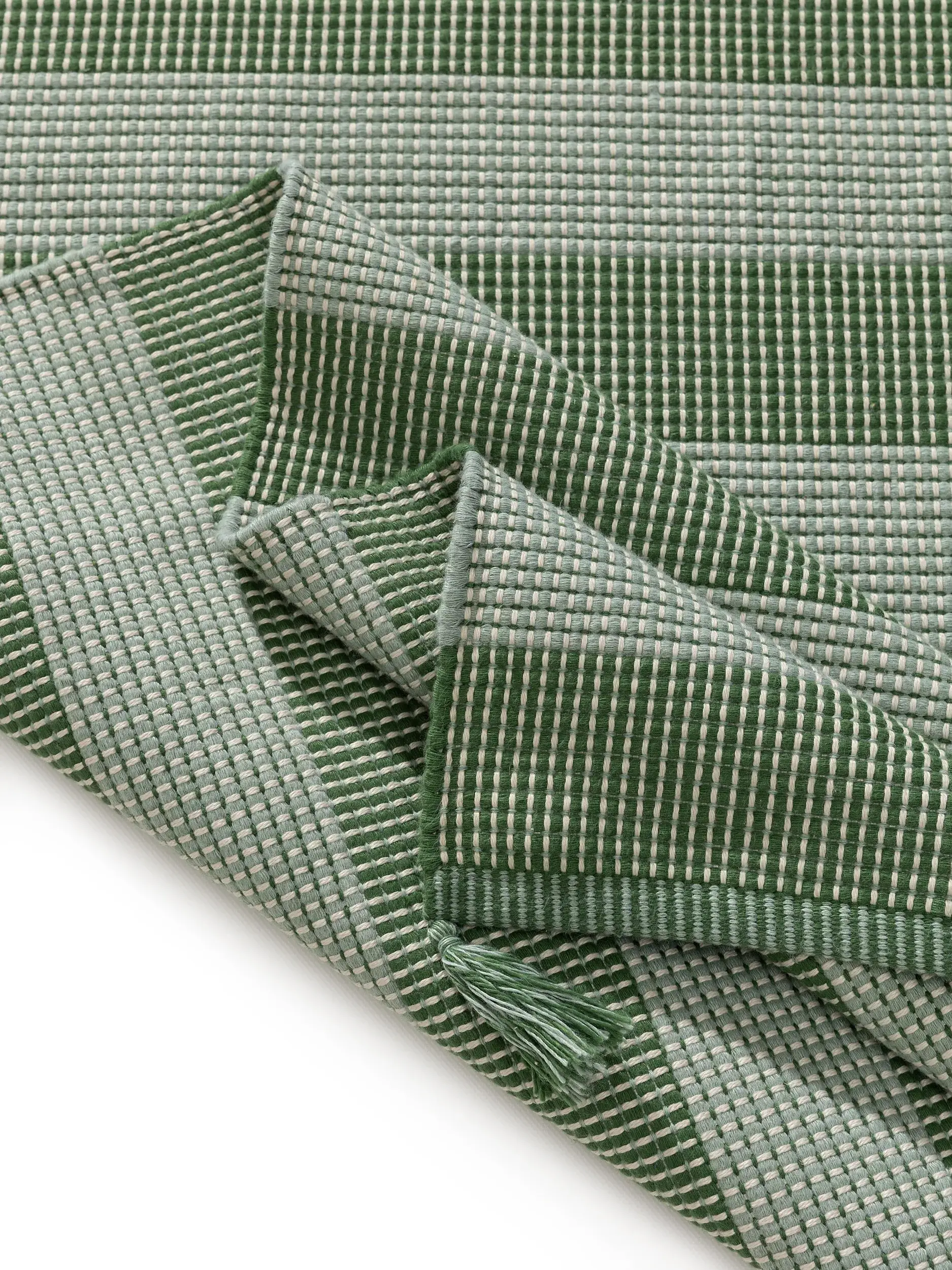 Teppich aus 100% Polyester (recyceltes PET) in Grün mit 100% Polyester (recyceltes PET) hohem Flor von Lytte