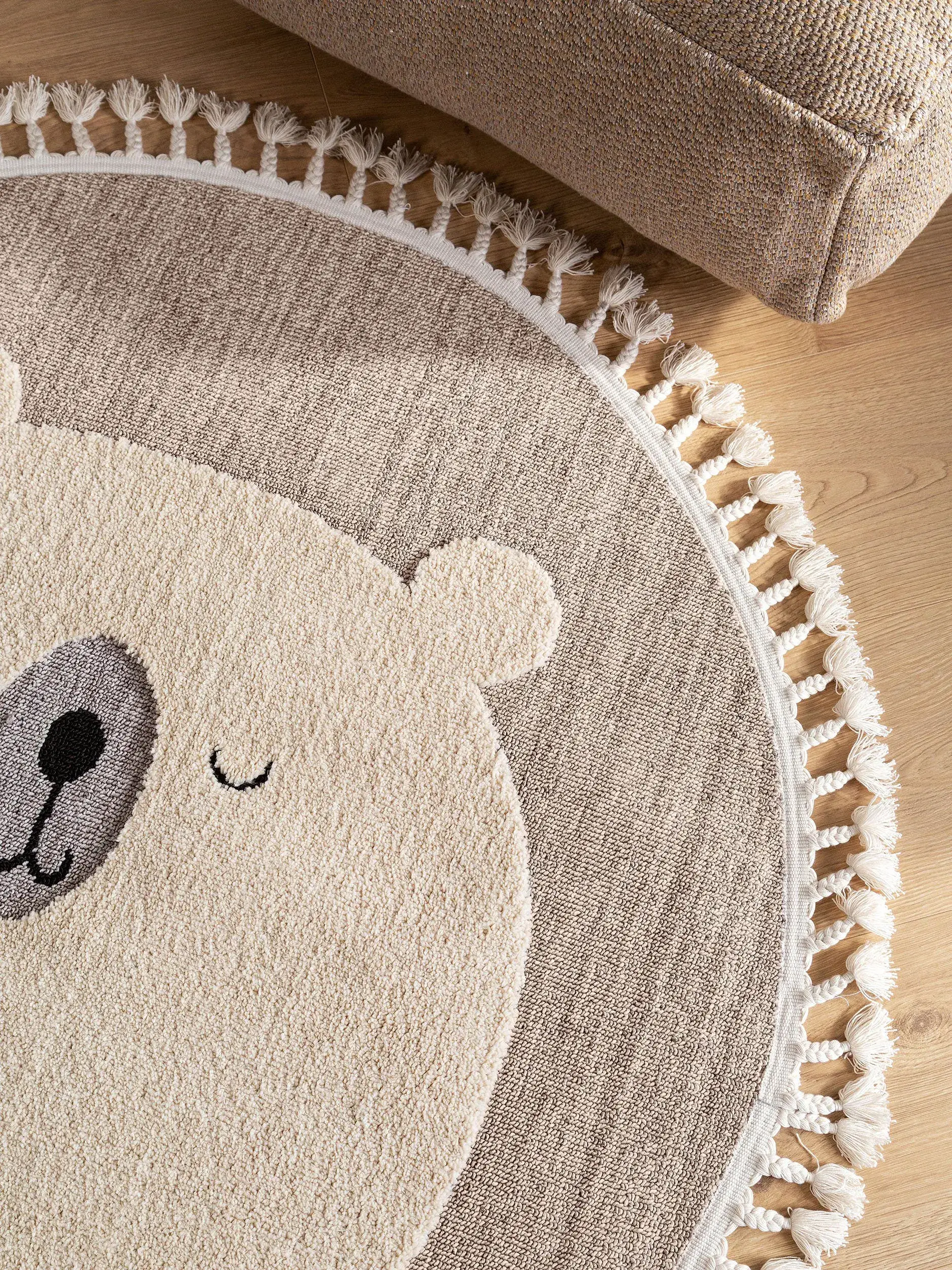 Rug made of 100% Polyester in Beige with a 100% Polyester high pile by Lytte