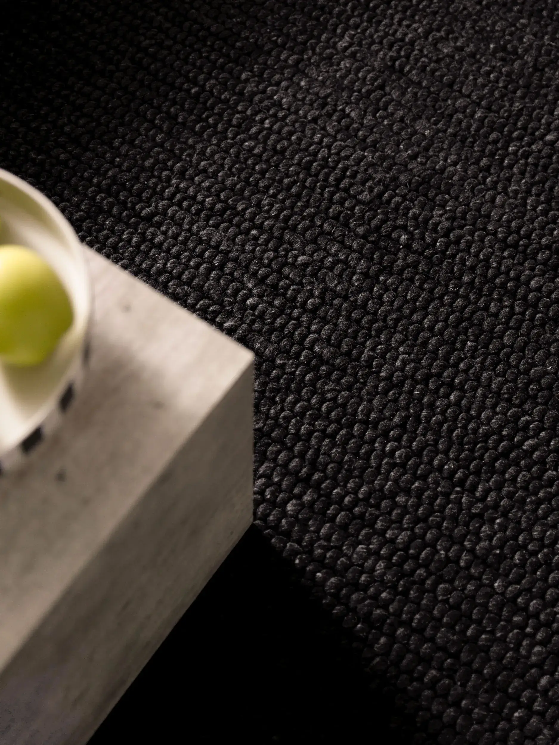 Teppich aus 70% Wolle, 30% Polyester in Grau mit 70% Wolle, 30% Polyester hohem Flor von benuta Pure