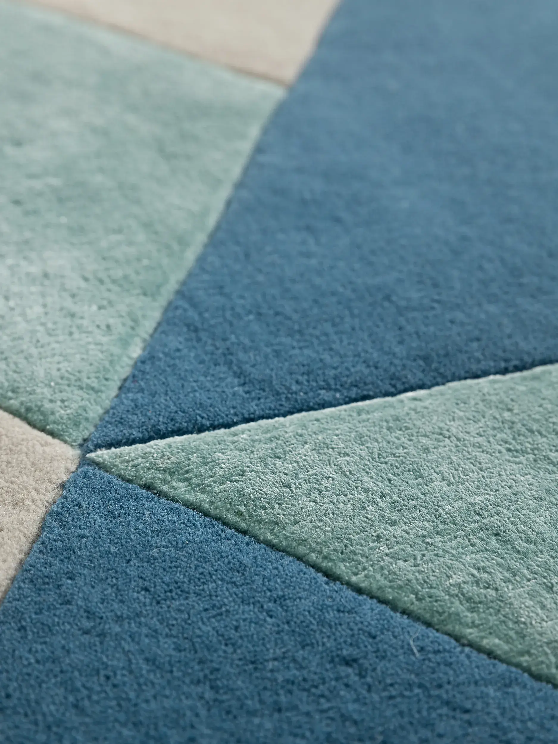Teppich aus 70% Wolle, 30% Lyocell (Tencel™) in Blau mit 70% Wolle, 30% Lyocell (Tencel™) hohem Flor von benuta Finest