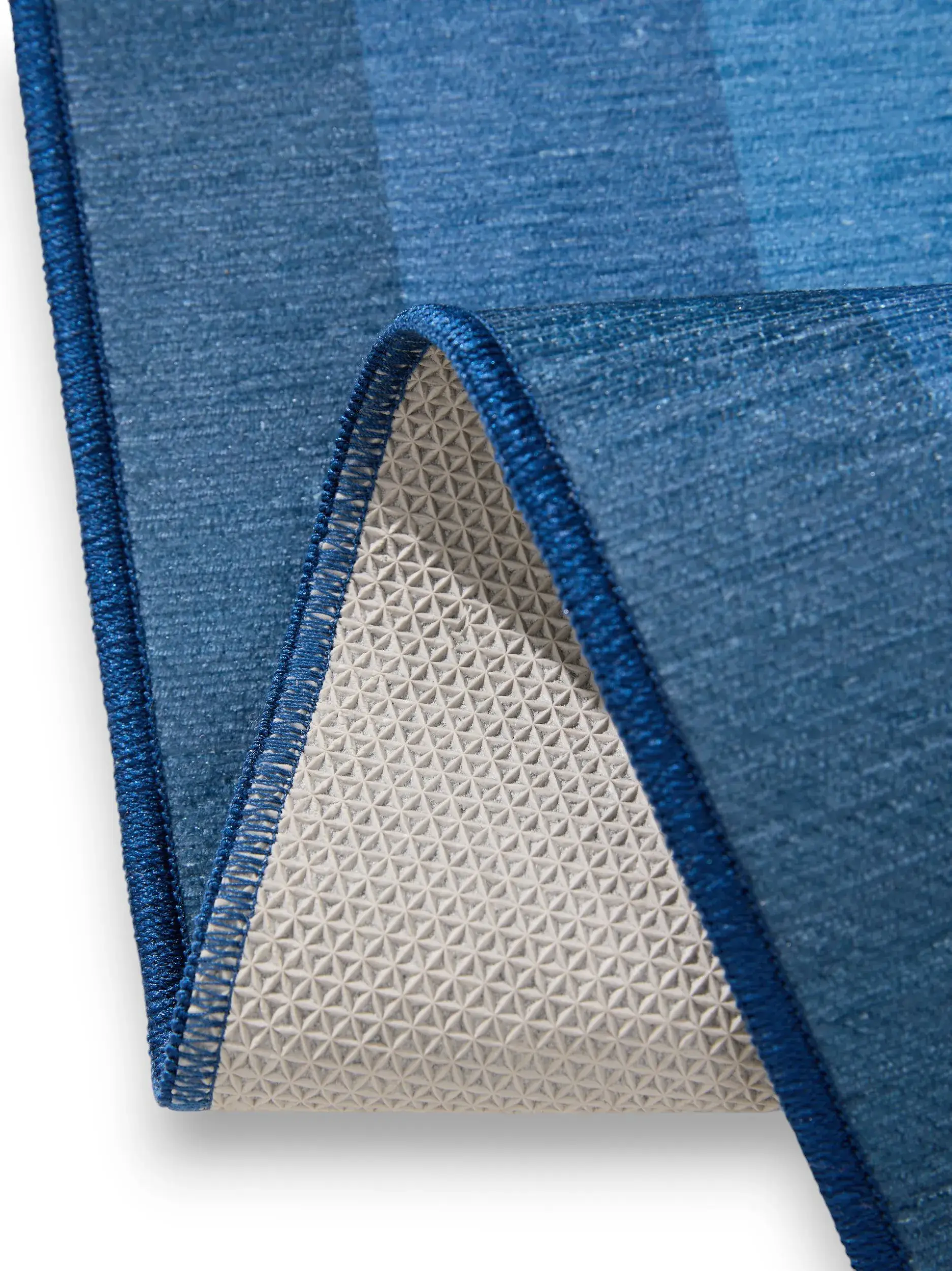 Alfombra de 100% Poliéster en Azul con un pelo de {{Placeholder_Pile Height}} de altura de benuta POP
