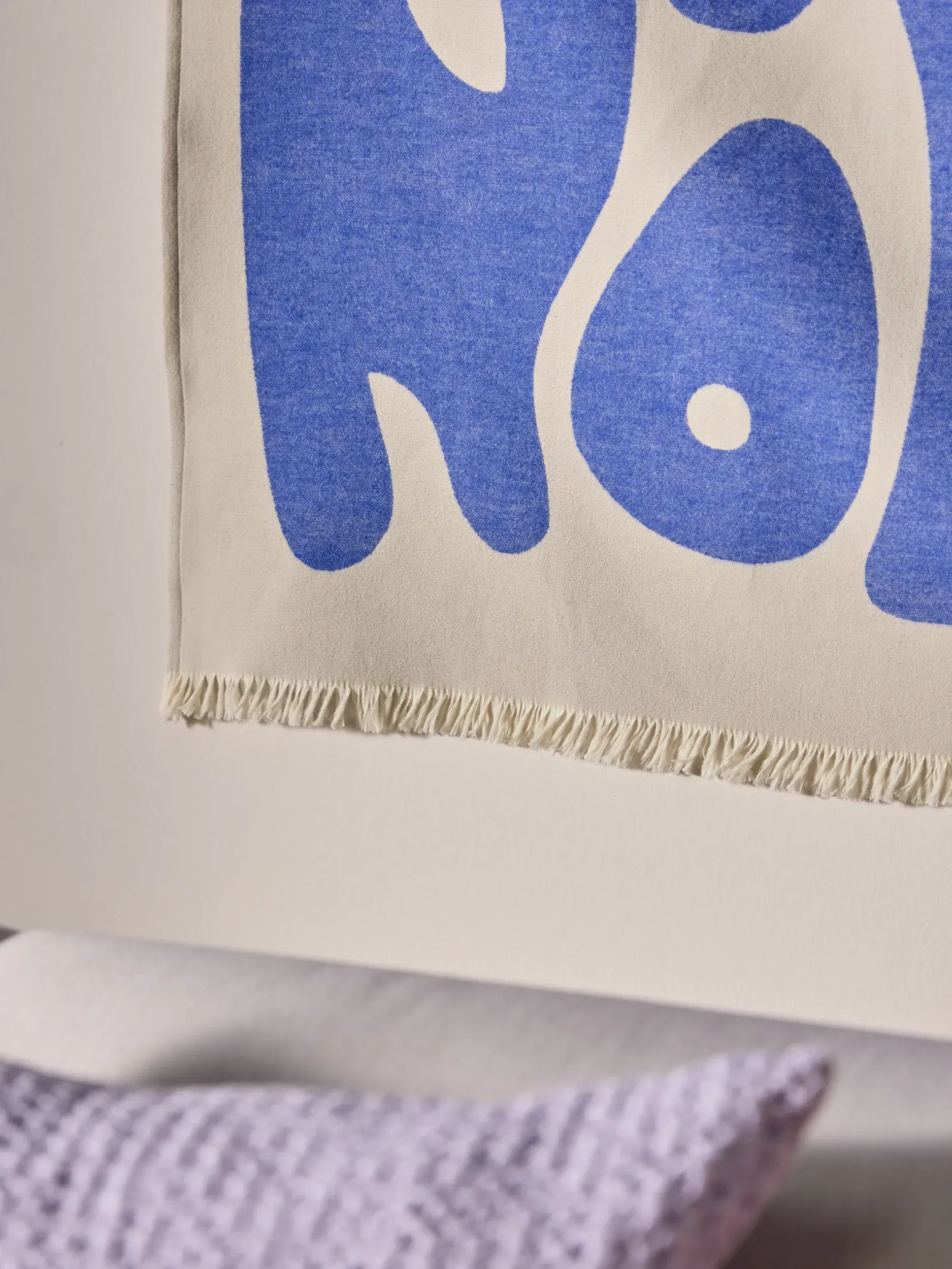 Baumwolldecke Jacky Blau von benuta Pop