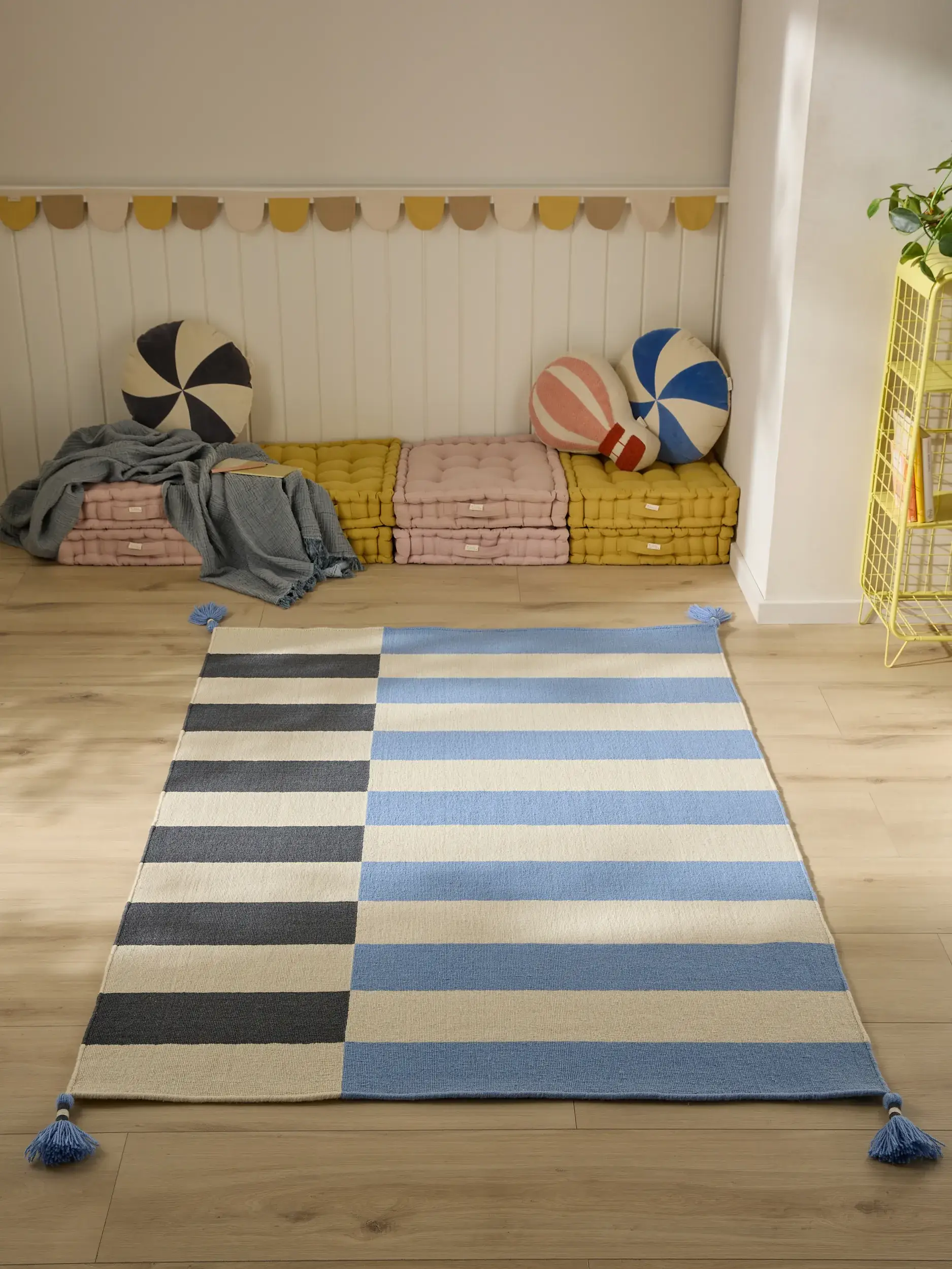 Rug Janou made of 100% Wool in  by Lytte