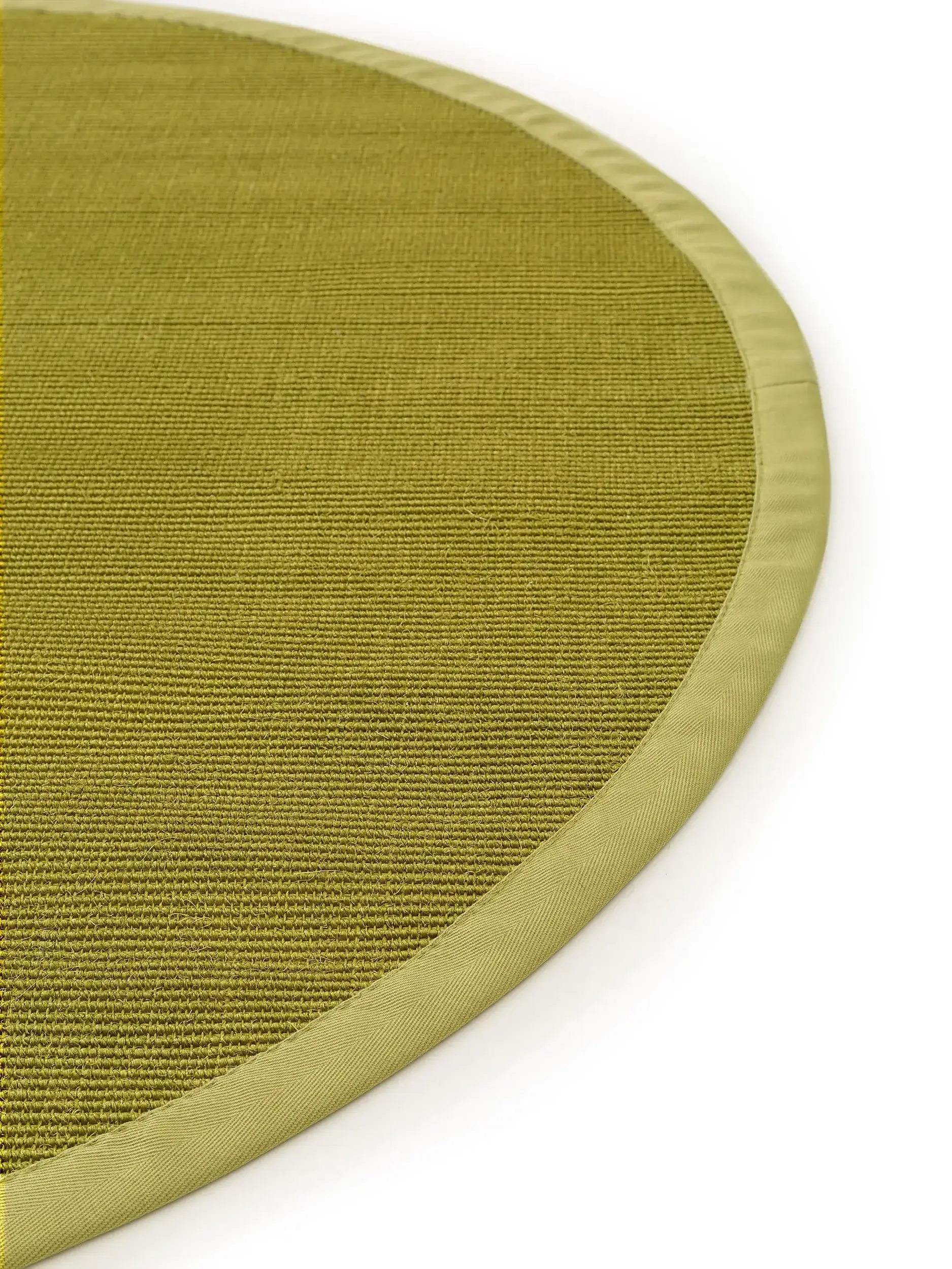 Tapijt van 100% Sisal in Groen met een 100% Sisal hoge pool van benuta nest