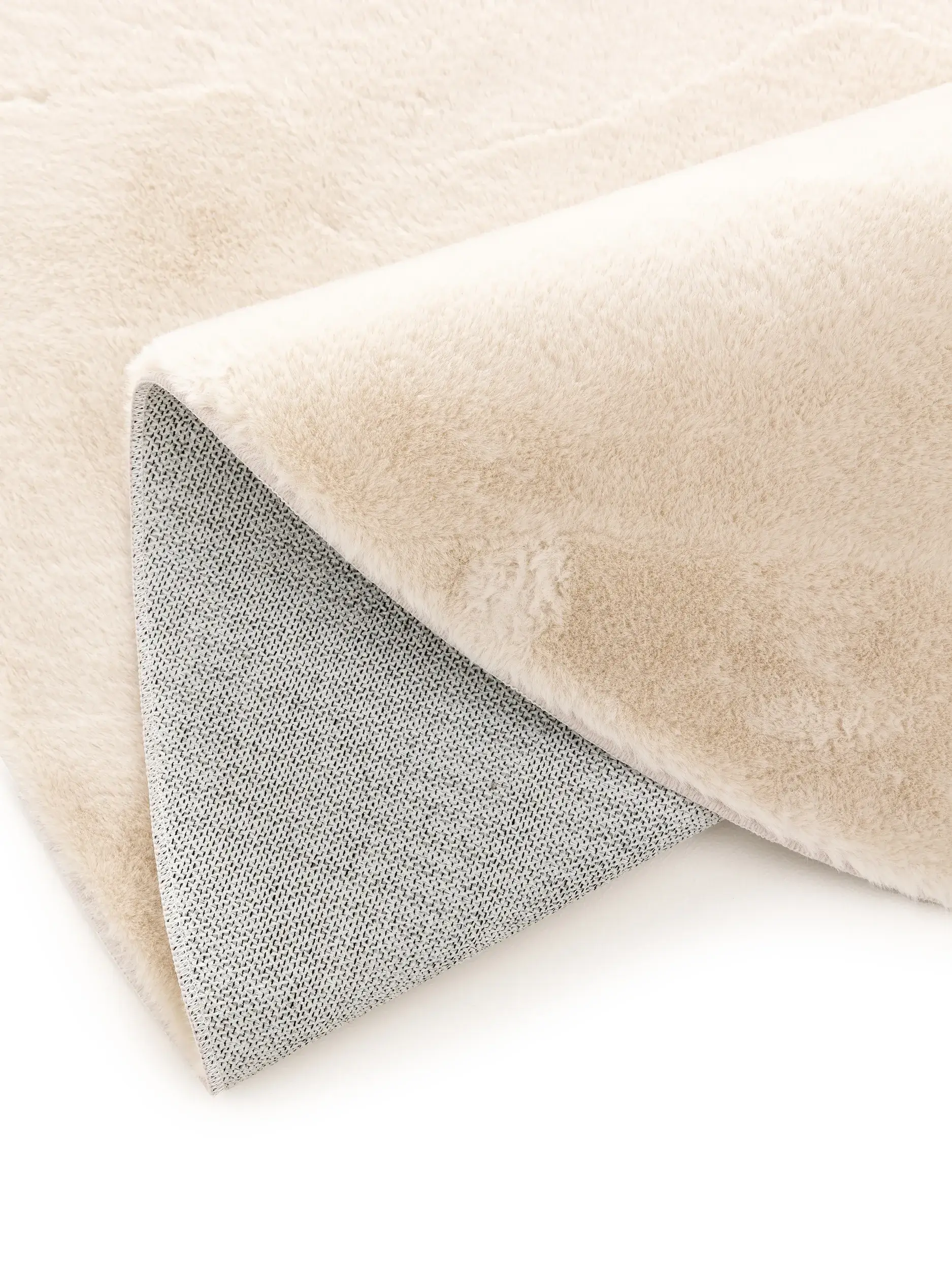 Rug made of 100% Polyester in Beige with a 100% Polyester high pile by benuta Basic
