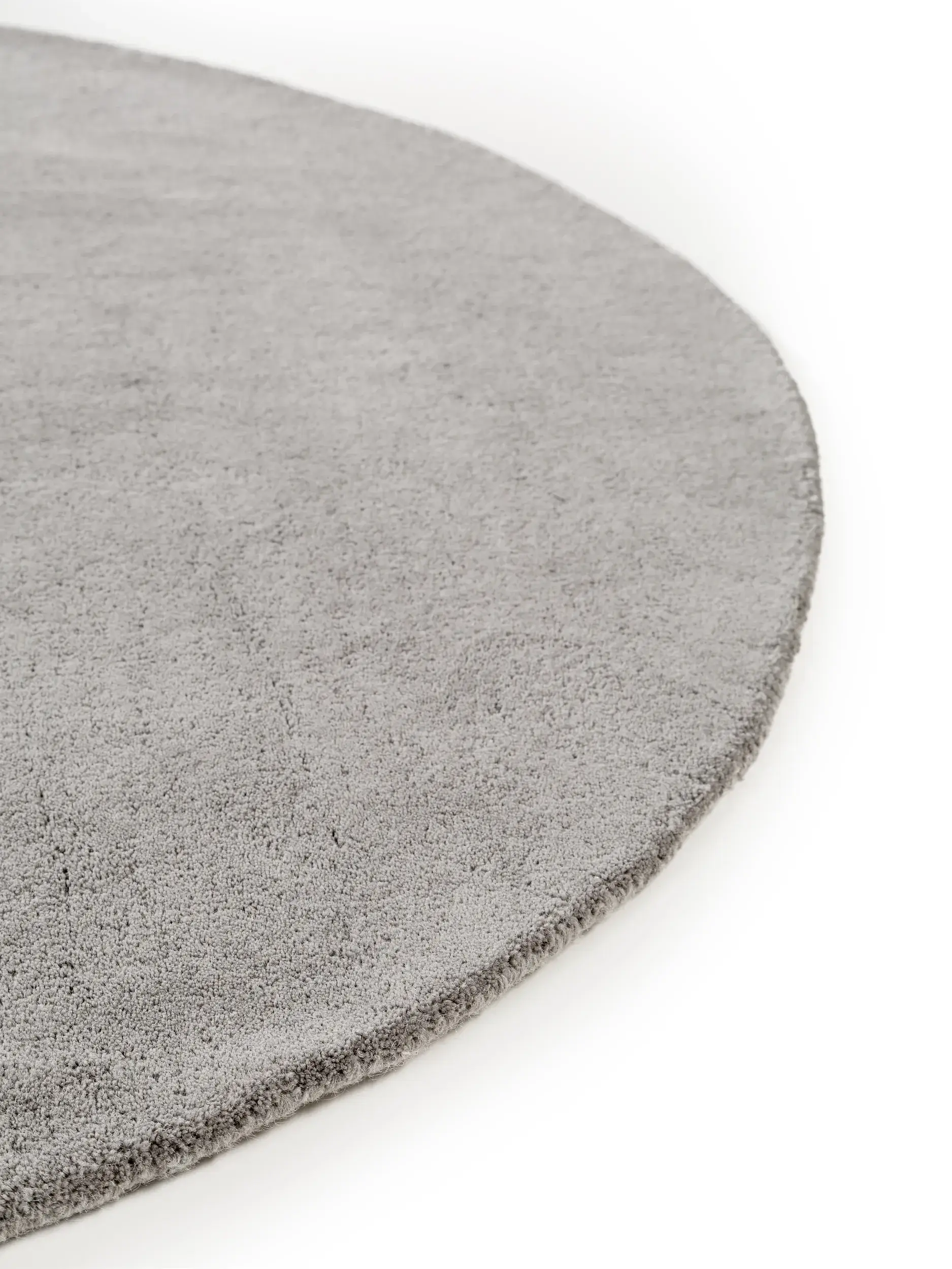 Teppich aus 100% Wolle in Grau mit 100% Wolle hohem Flor von benuta Nest