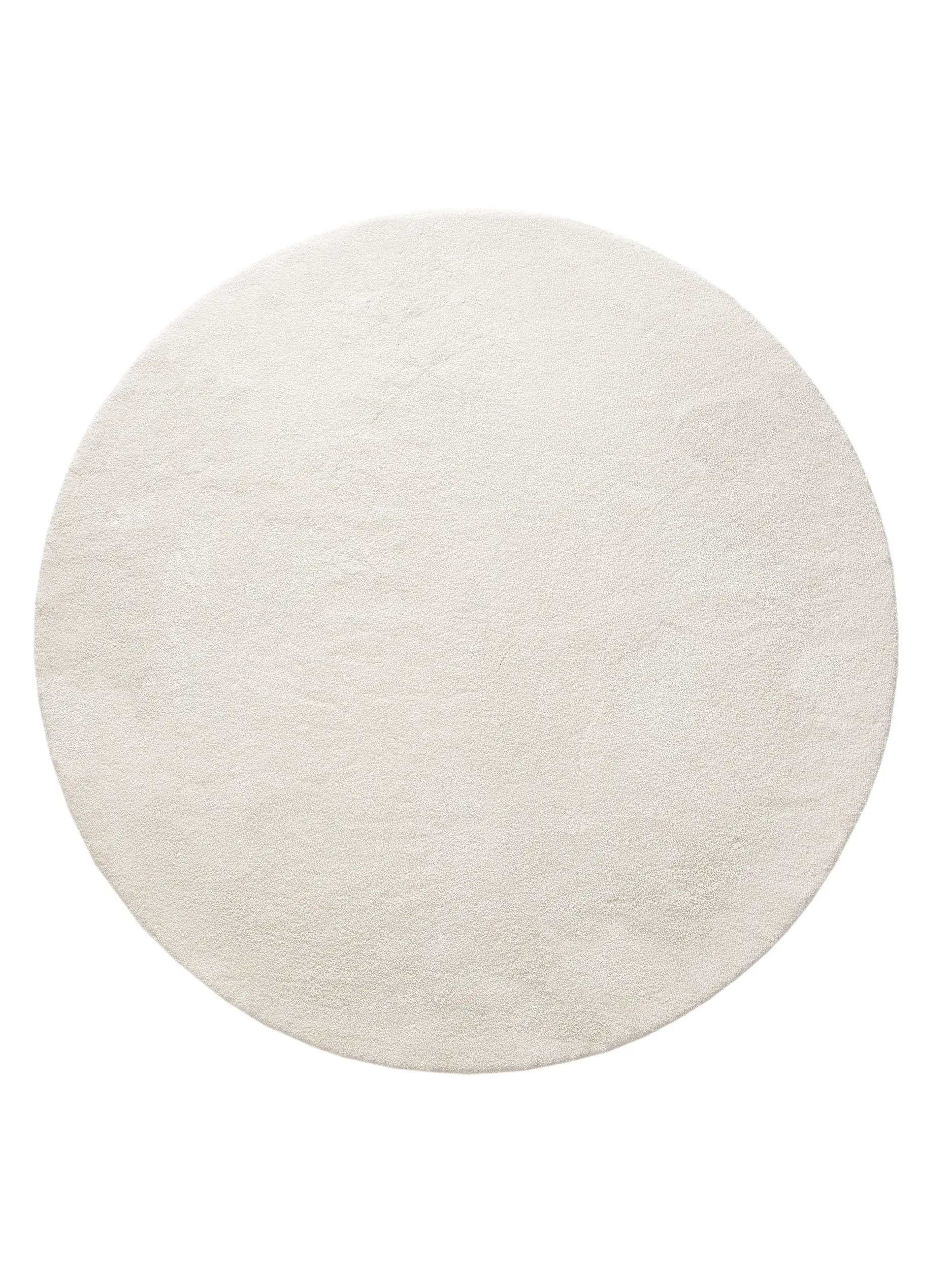 Matto 100% Polypropylena värissä Weiß 100% Polypropylen korkealla nukalla merkiltä benuta Nest