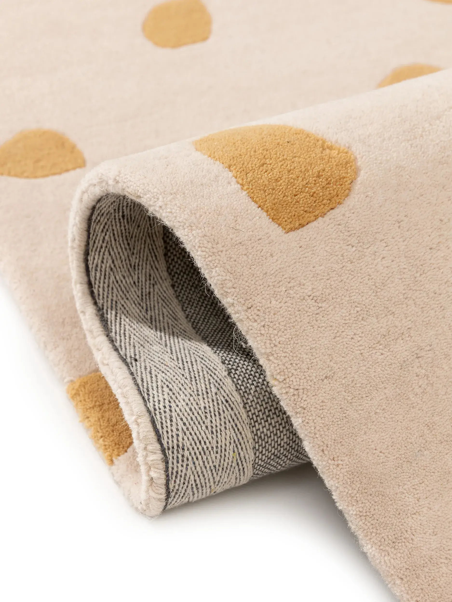 Teppich aus 100% Wolle in Gelb mit 100% Wolle hohem Flor von Lytte