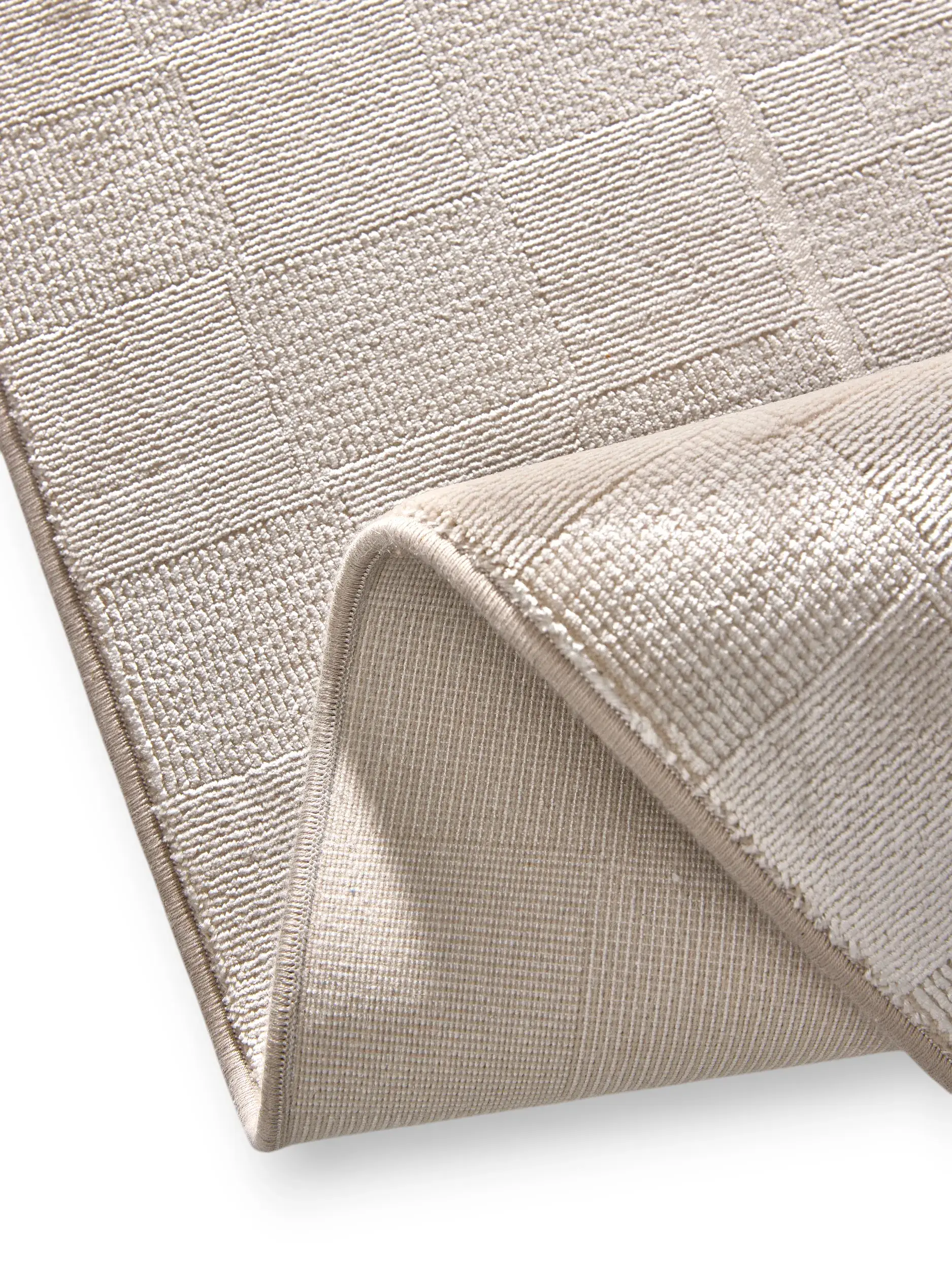 Teppich aus 60% Viskose, 40% Polyacryl (Chenille) in Beige mit 60% Viskose, 40% Polyacryl (Chenille) hohem Flor von benuta Finest