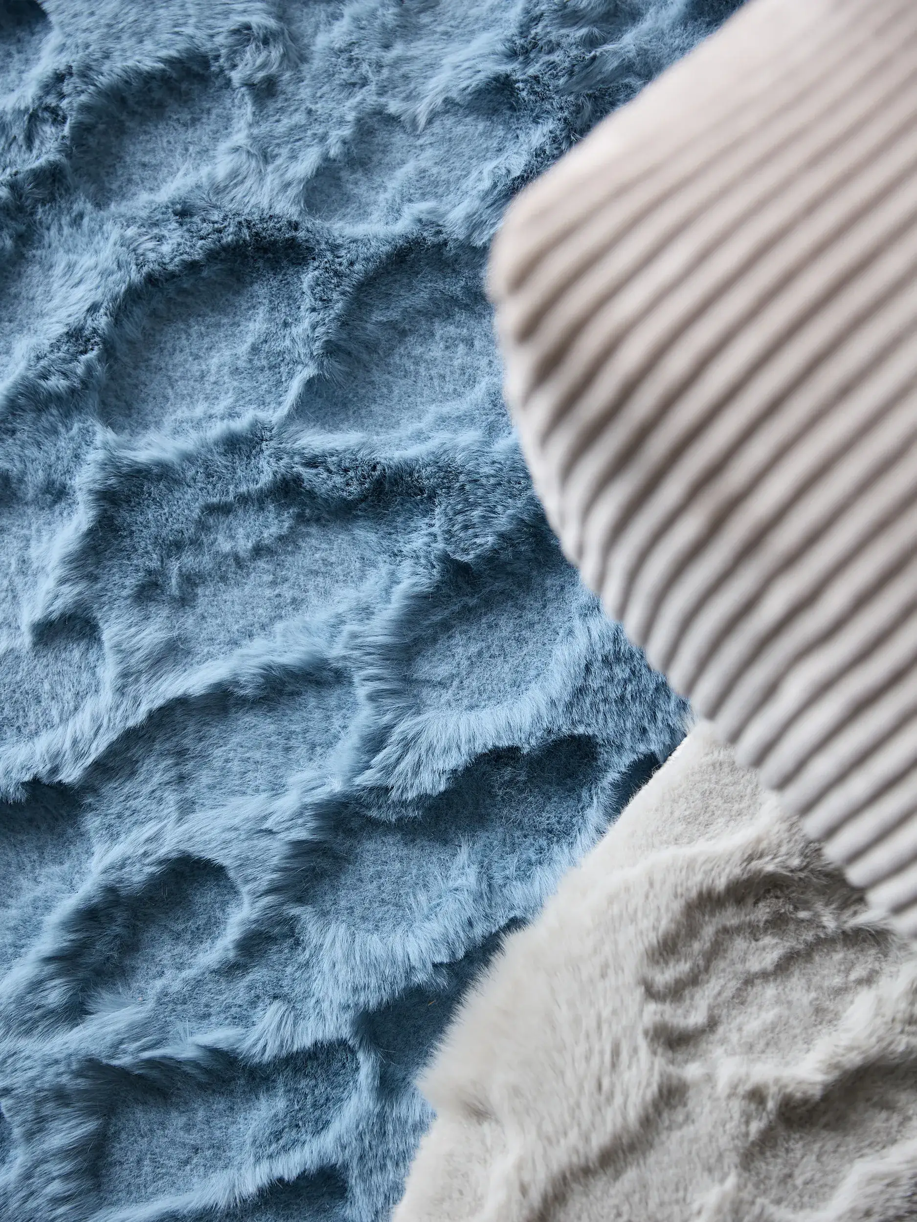 Rug made of 100% Polyester in Blau with a 100% Polyester high pile by benuta Pop