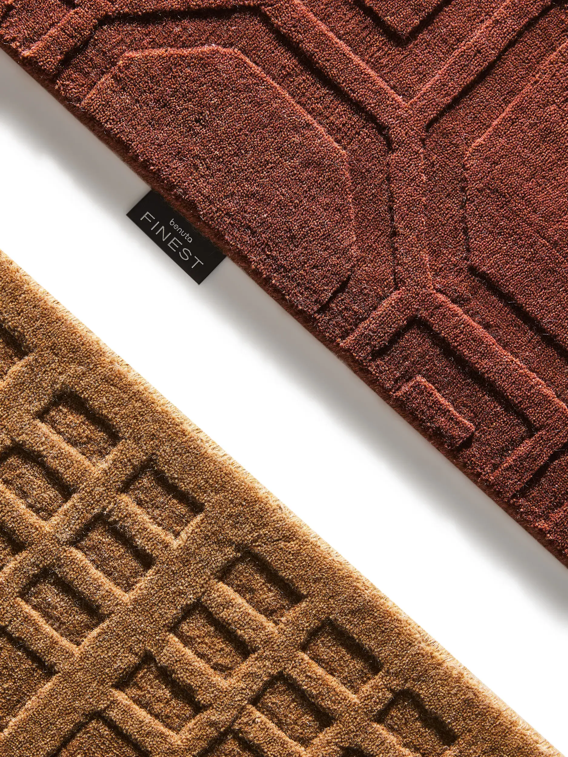 Teppich aus 50% Wolle, 50% Viskose in Beige mit 50% Wolle, 50% Viskose hohem Flor von benuta Finest