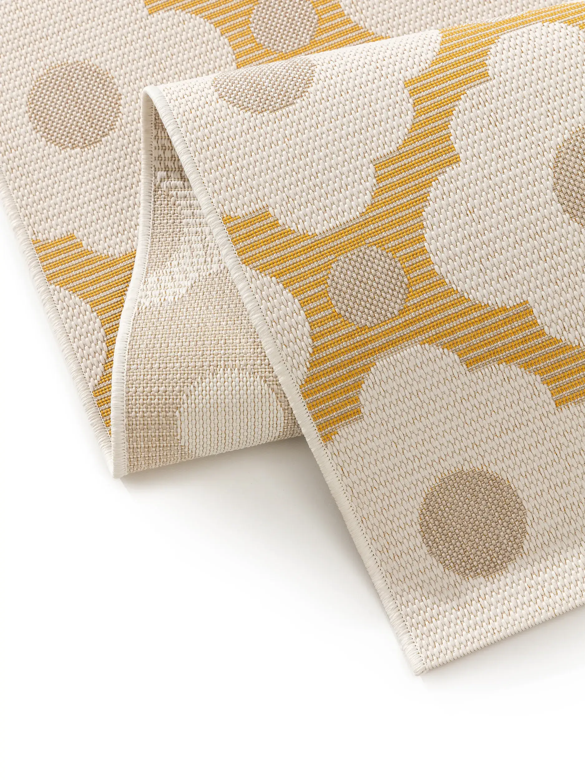Tapis en 100 % Polyester (PET recyclé) en Jaune avec une pile de 100 % Polyester (PET recyclé) de hauteur de benuta nest