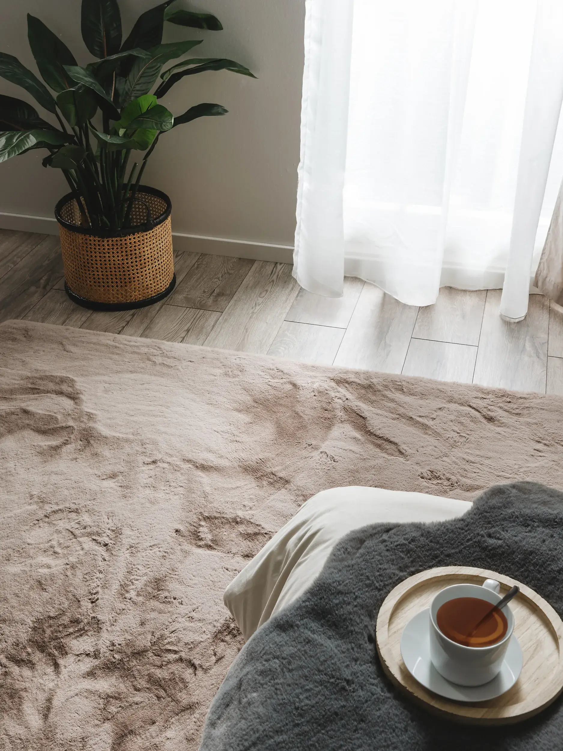 Teppich aus 100% Polyester in Taupe mit 100% Polyester hohem Flor von benuta Nest