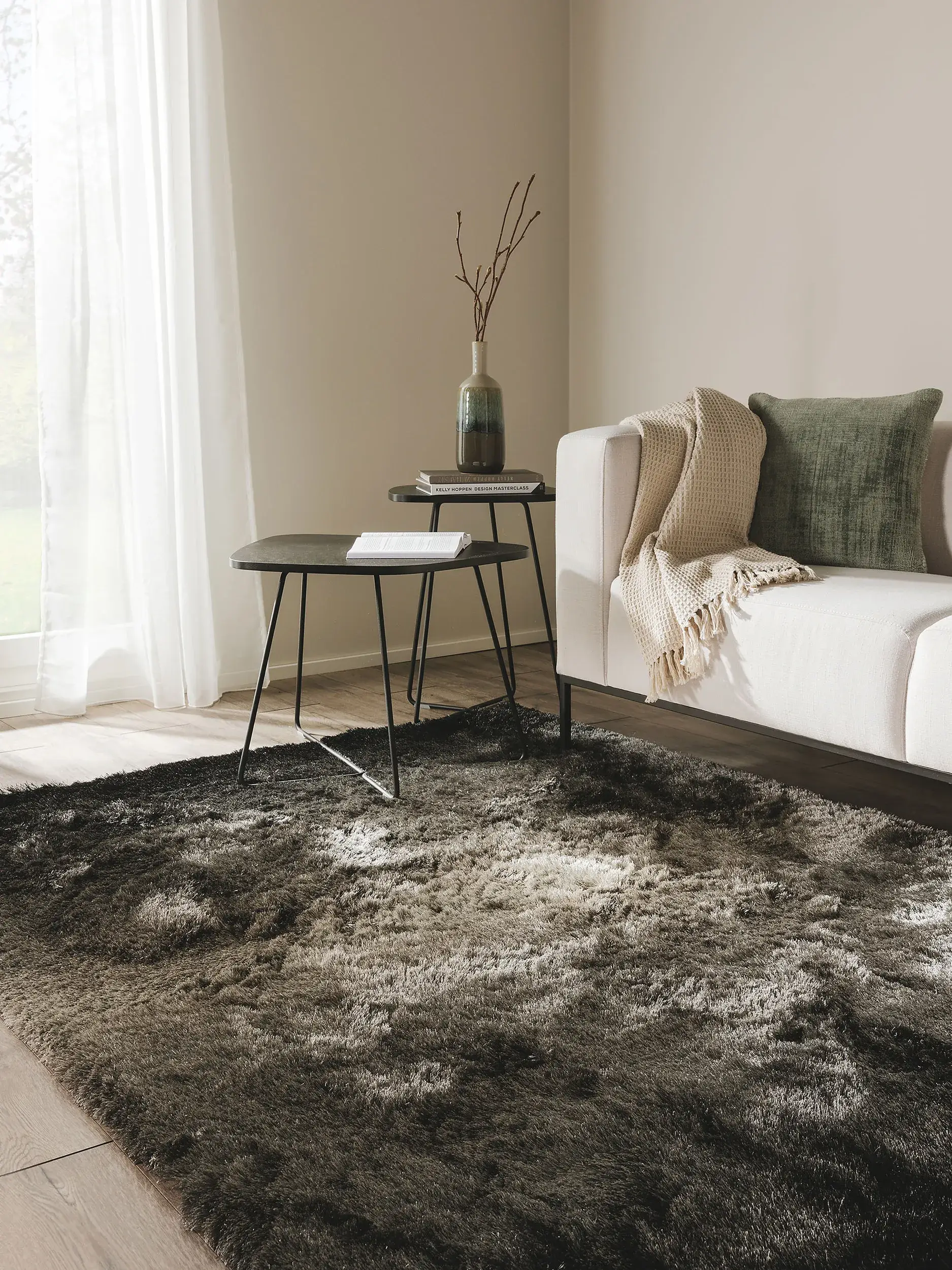 Teppich aus 100% Polyester in Grau mit 100% Polyester hohem Flor von benuta Nest