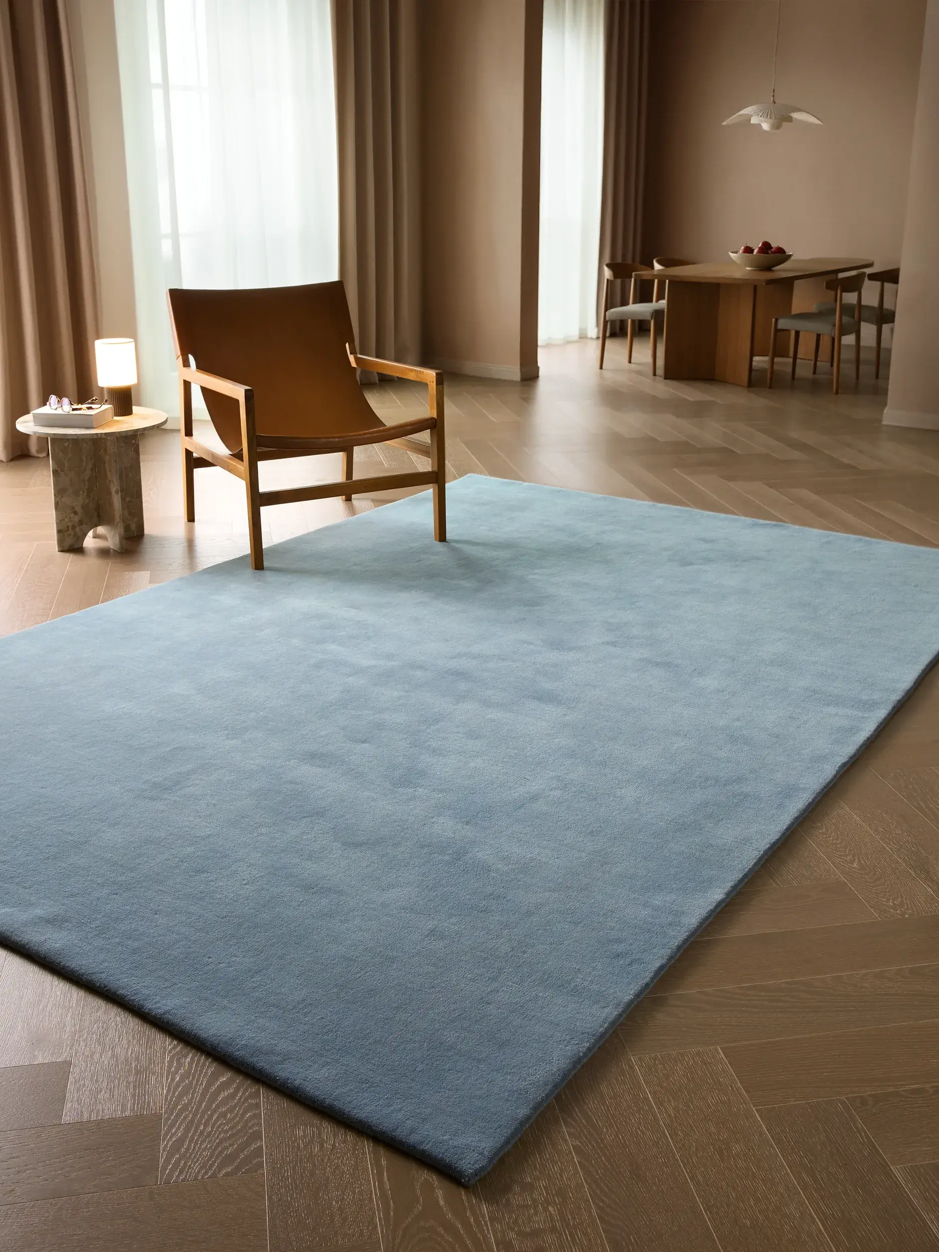 Teppich Mono aus 100% Wolle (aus Neuseeland) in Blau von benuta Finest