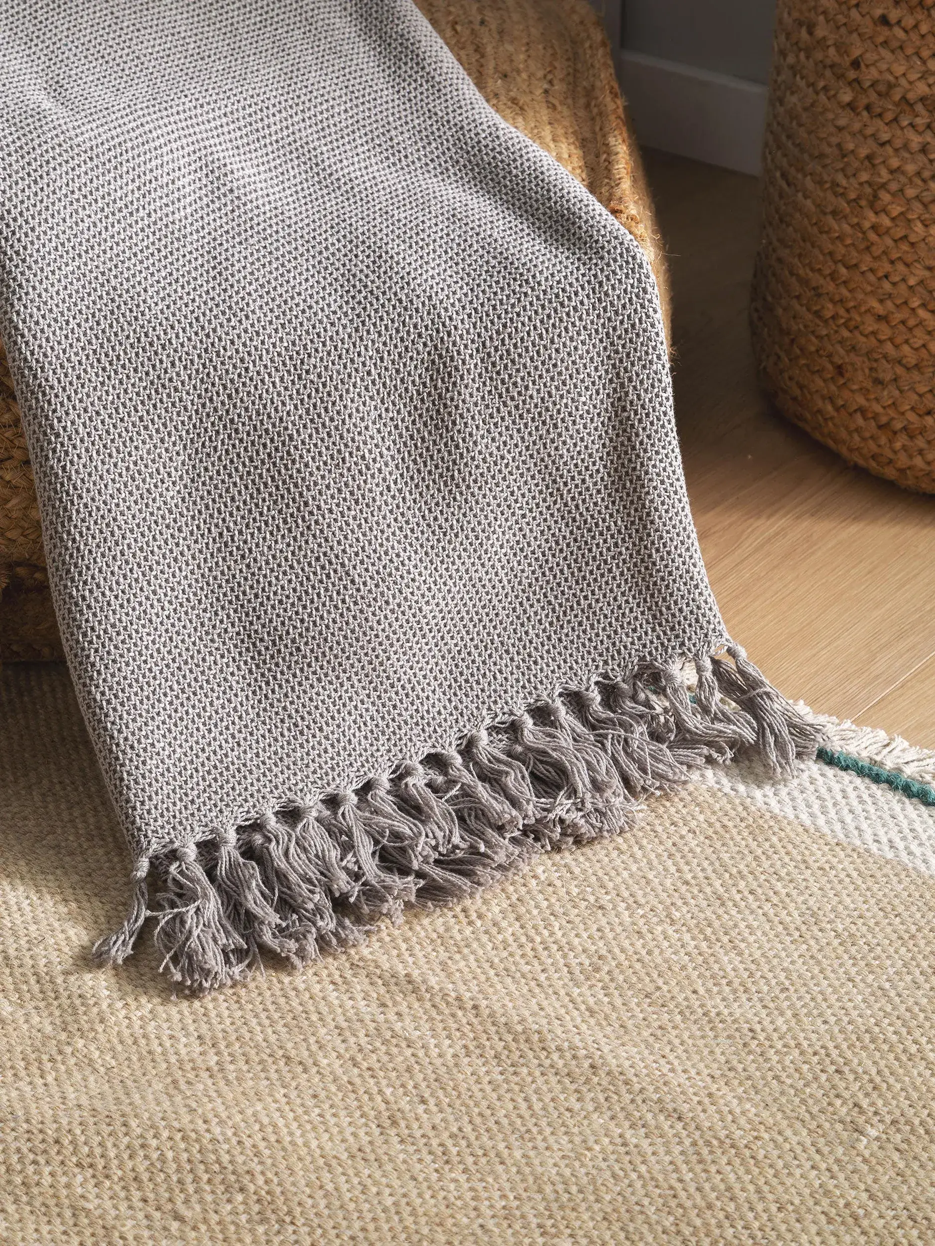 Baumwolldecke Ezra Grau im Design Einfarbig aus 100% Cotton von benuta Nest