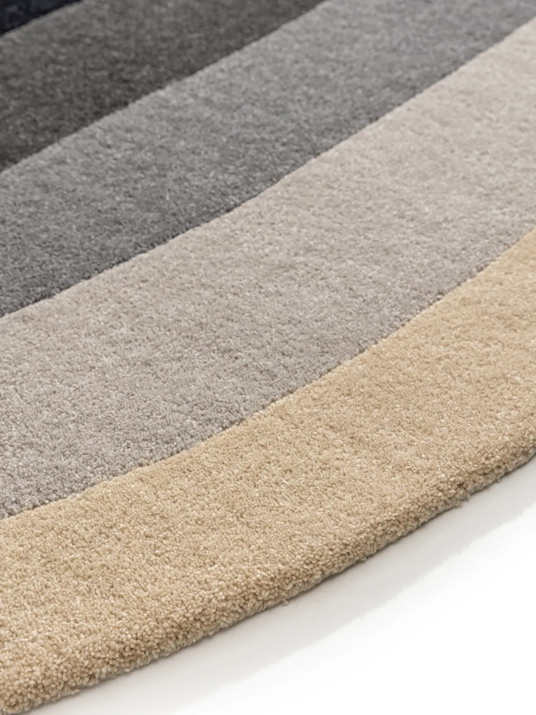 Rug made of 100% Wolle (aus Neuseeland) in Grau with a 100% Wolle (aus Neuseeland) high pile by benuta Finest