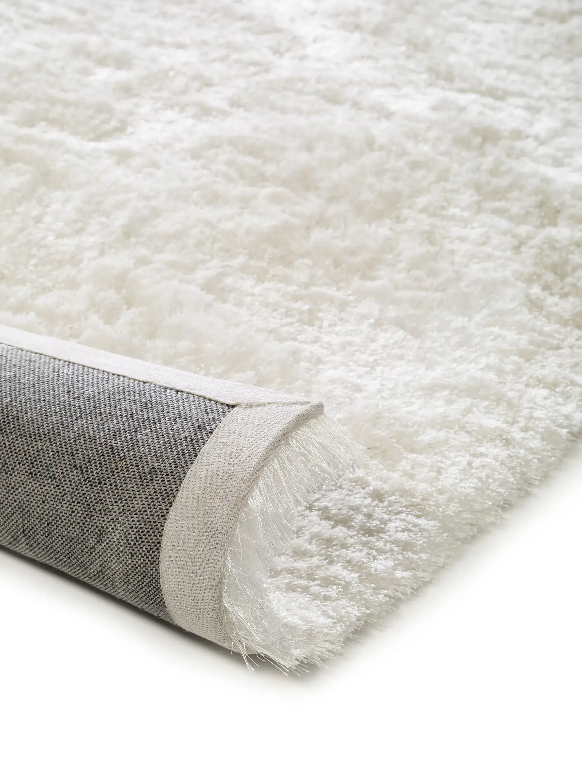 Teppich aus 100% Polyester in Weiß mit 100% Polyester hohem Flor von benuta Nest