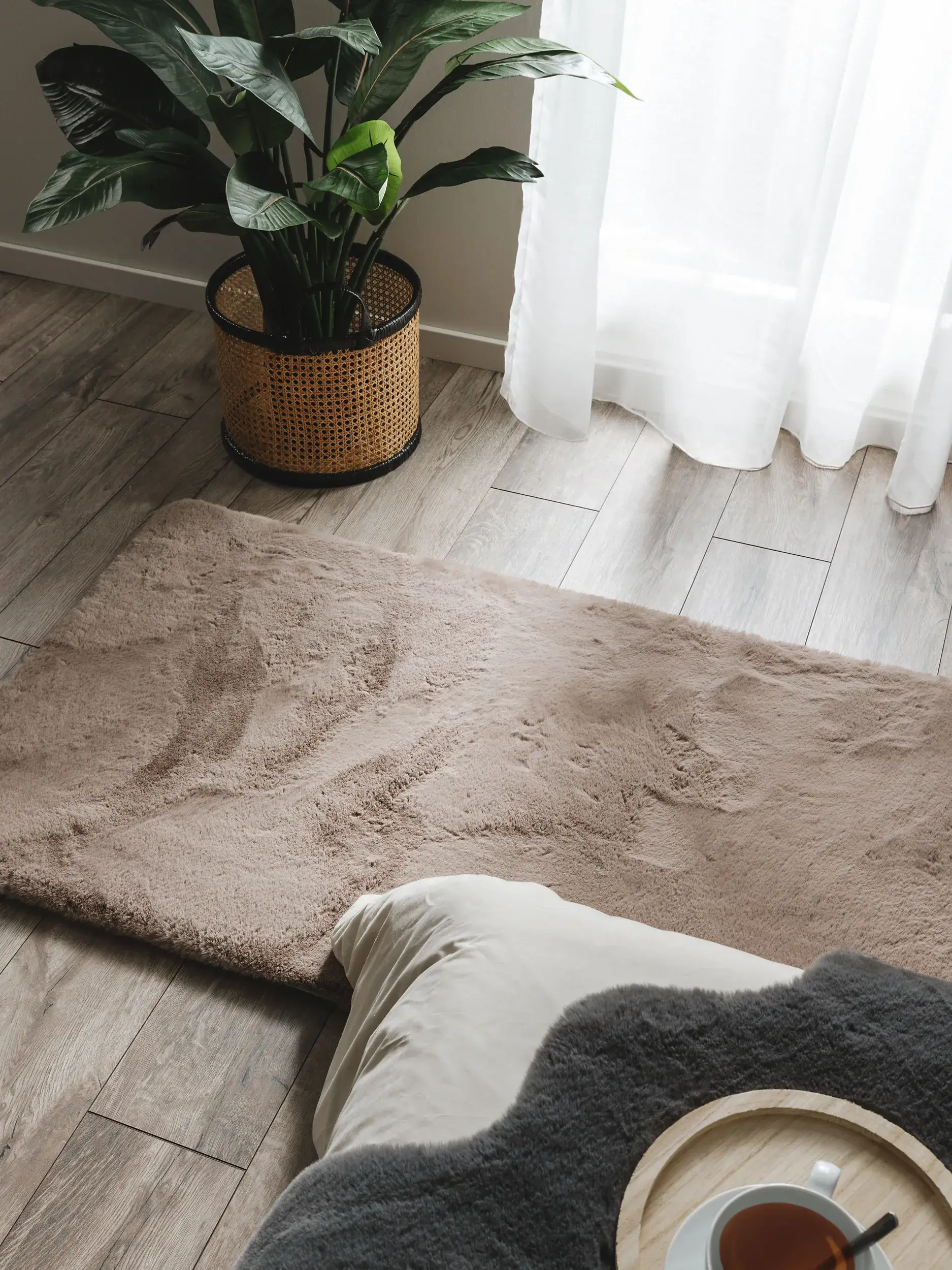Teppich aus 100% Polyester in Taupe mit 100% Polyester hohem Flor von benuta Nest