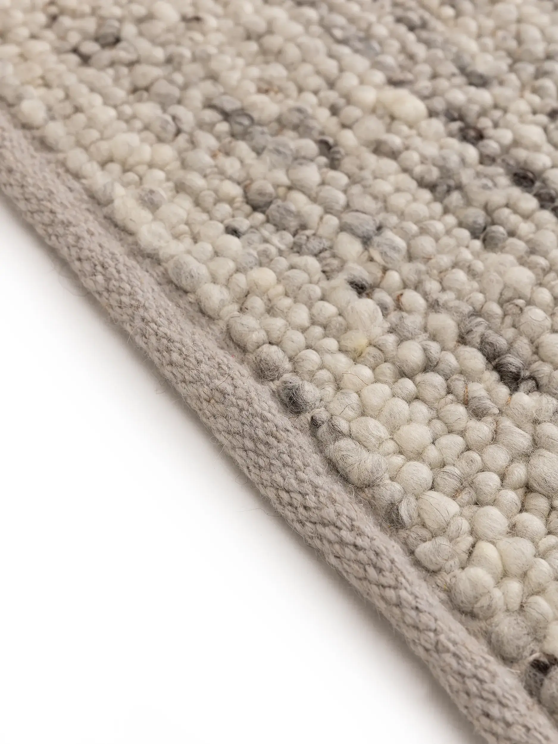 Teppich aus 70% Wolle, 30% Jute in Grau mit 70% Wolle, 30% Jute hohem Flor von benuta Pure