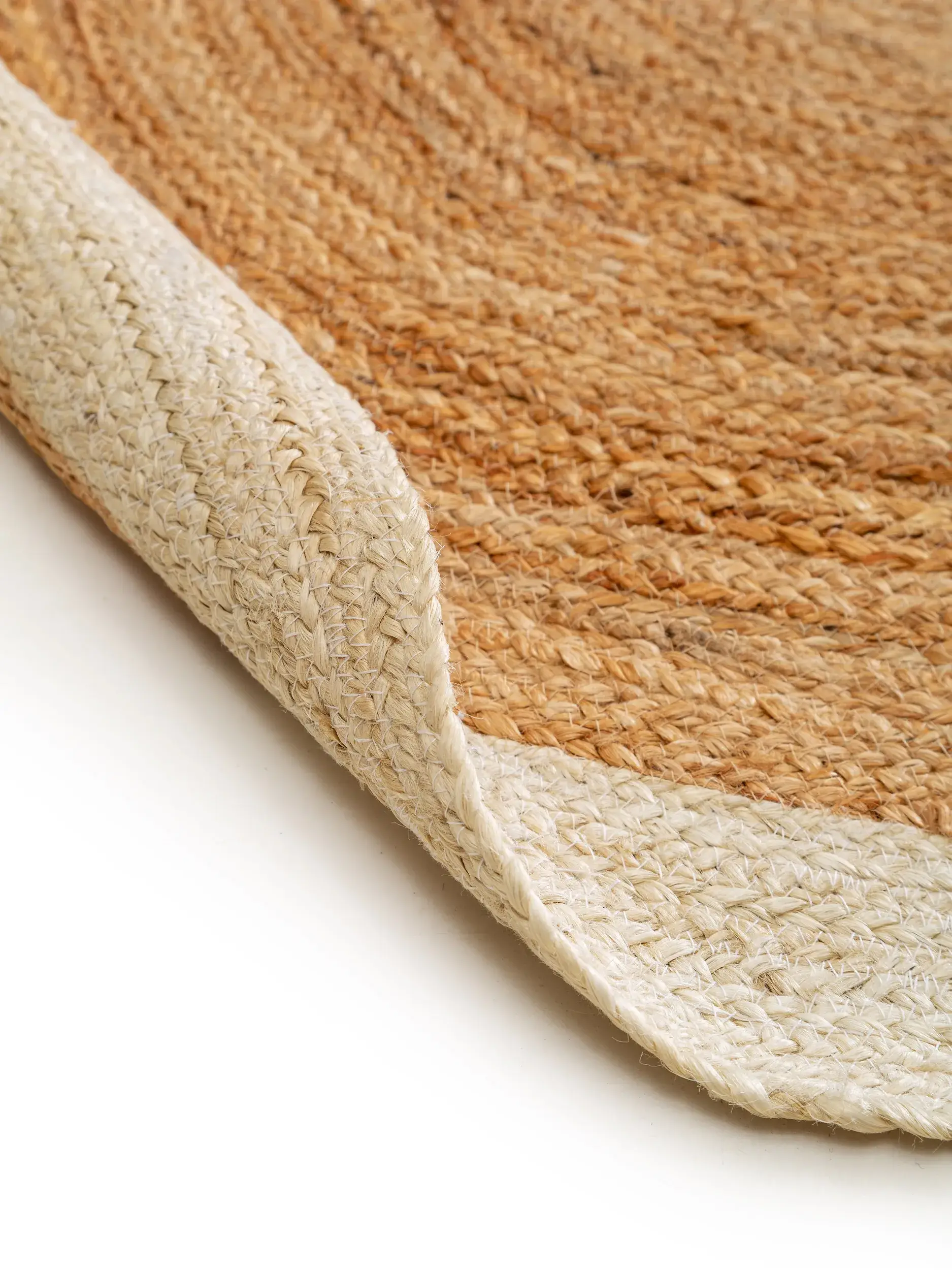Tapijt van 100% Jute in Wit met een 100% Jute hoge pool van benuta pure