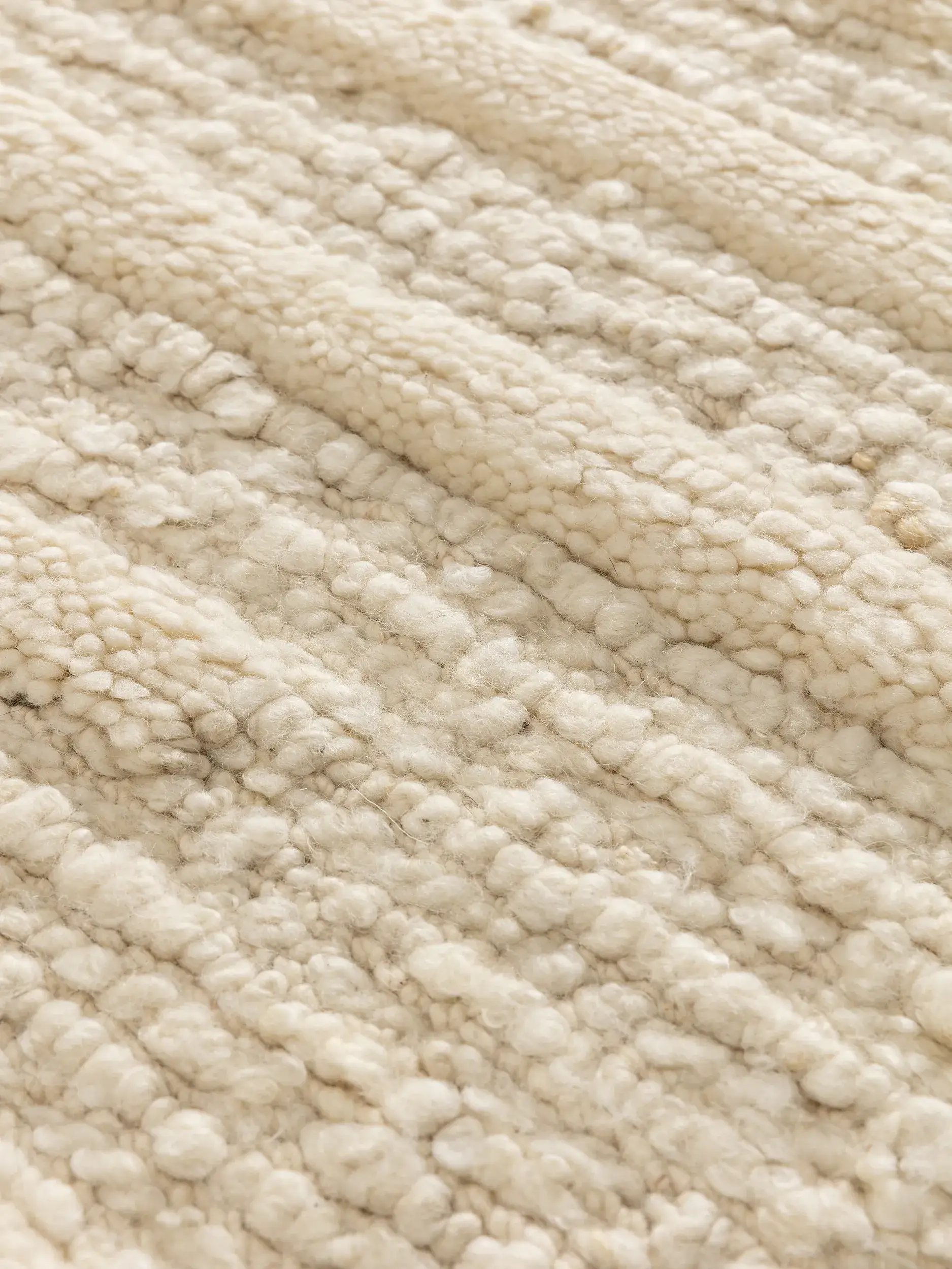 Teppich aus 90% Wolle, 10% Baumwolle in Beige mit 90% Wolle, 10% Baumwolle hohem Flor von benuta Finest