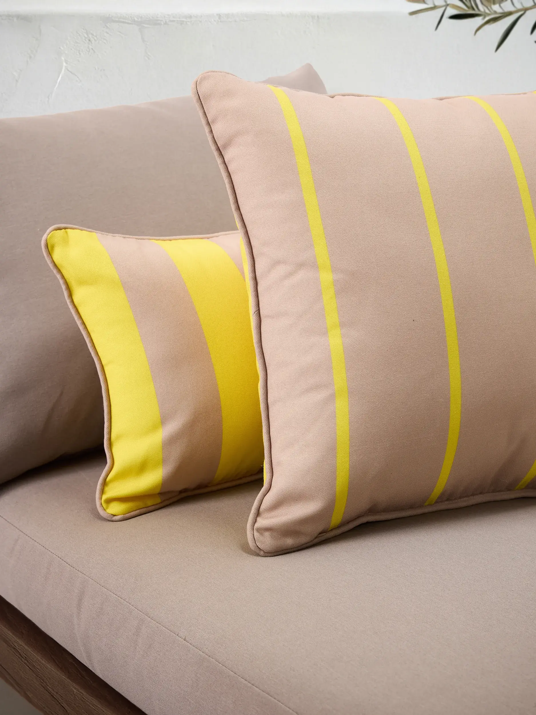 Indendørs- og udendørspude Reed Gul fra benuta nest